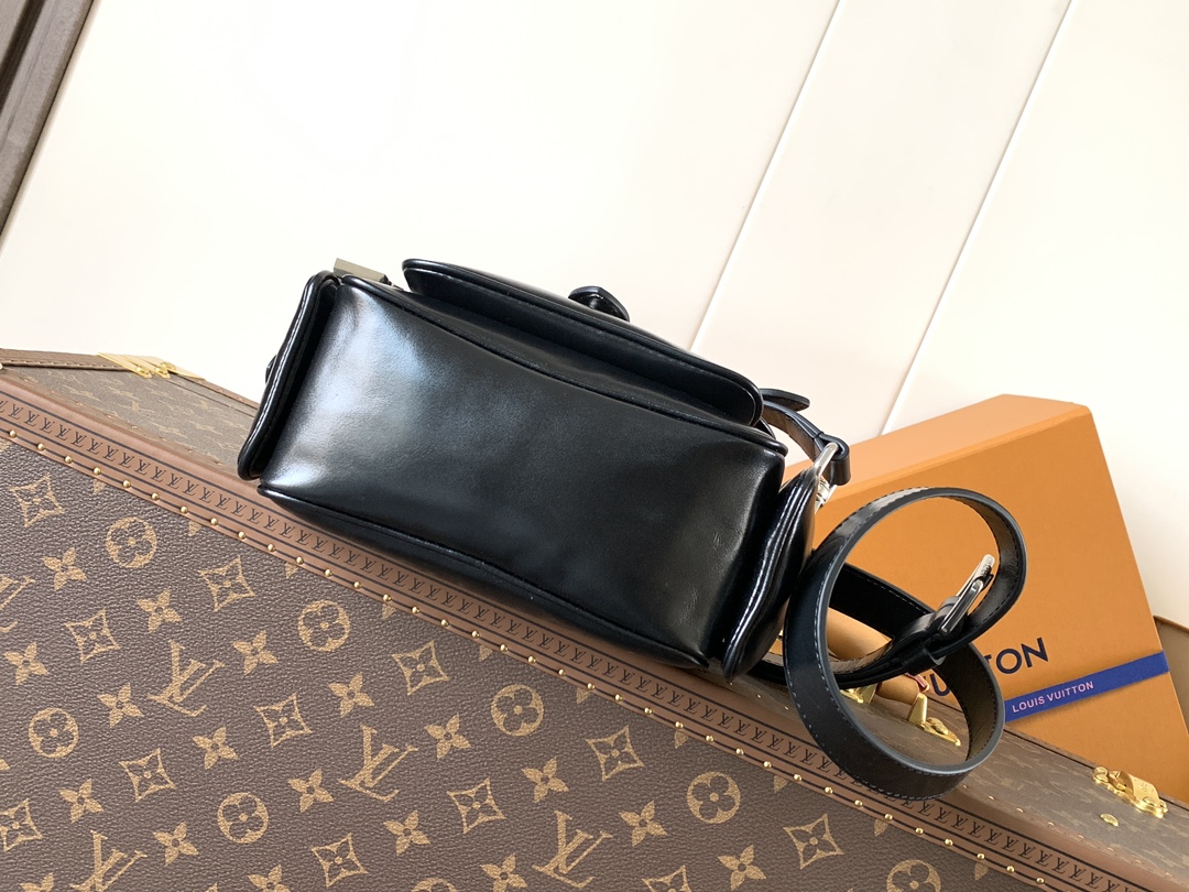 [TOP] Louis Vuitton LV Cargo Mini Handbag 23cm - Black