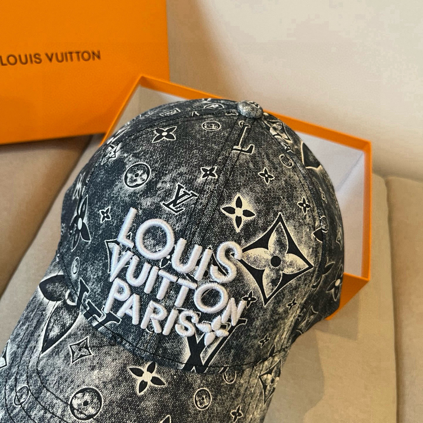 [TOP] Louis Vuitton LV Baseball Cap - Black