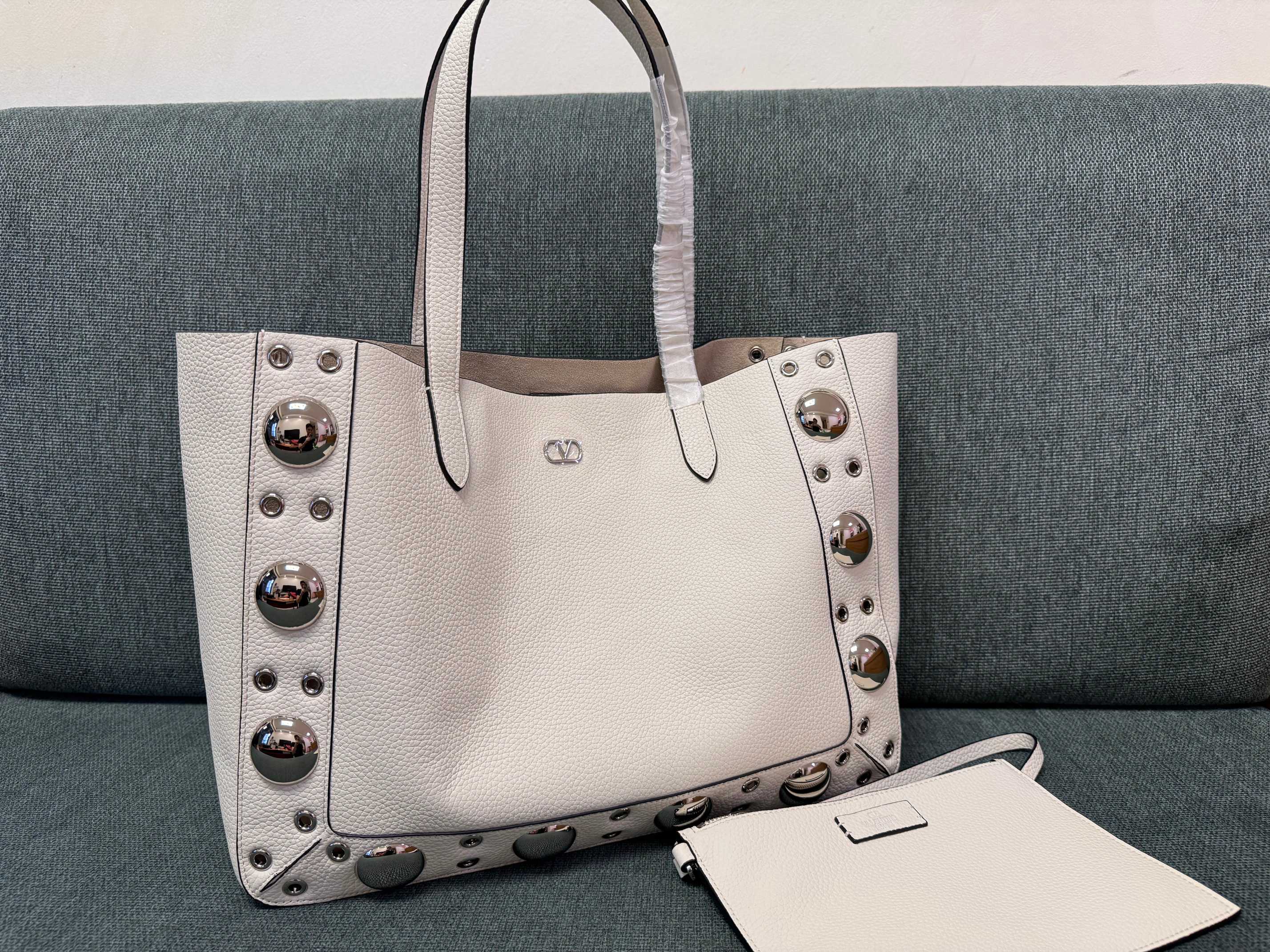 [TOP] VALENTINO Garavani NELLCÔTE  Shopping Bag 40X30X13cm -2 Colors