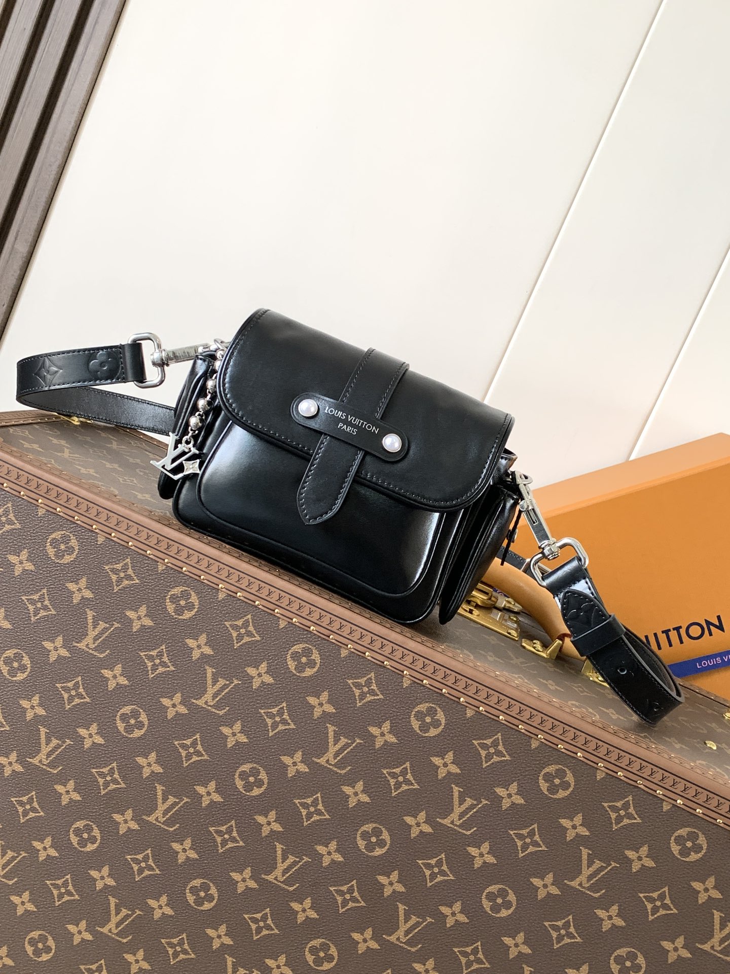 [TOP] Louis Vuitton LV Cargo Mini Handbag 23cm - Black