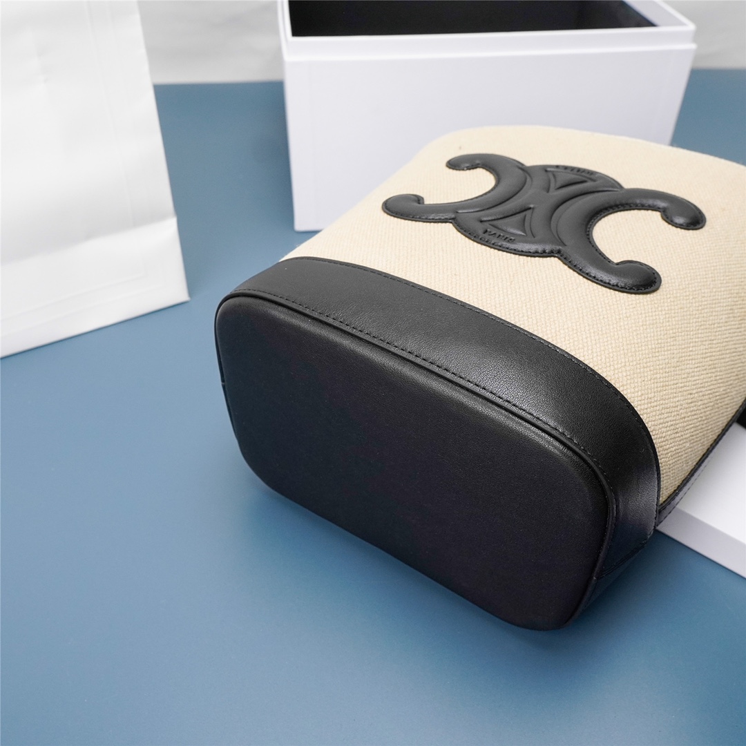 [TOP] CELINE Cuir Triomphe Bucket Bag 30x22x13cm - Black and White