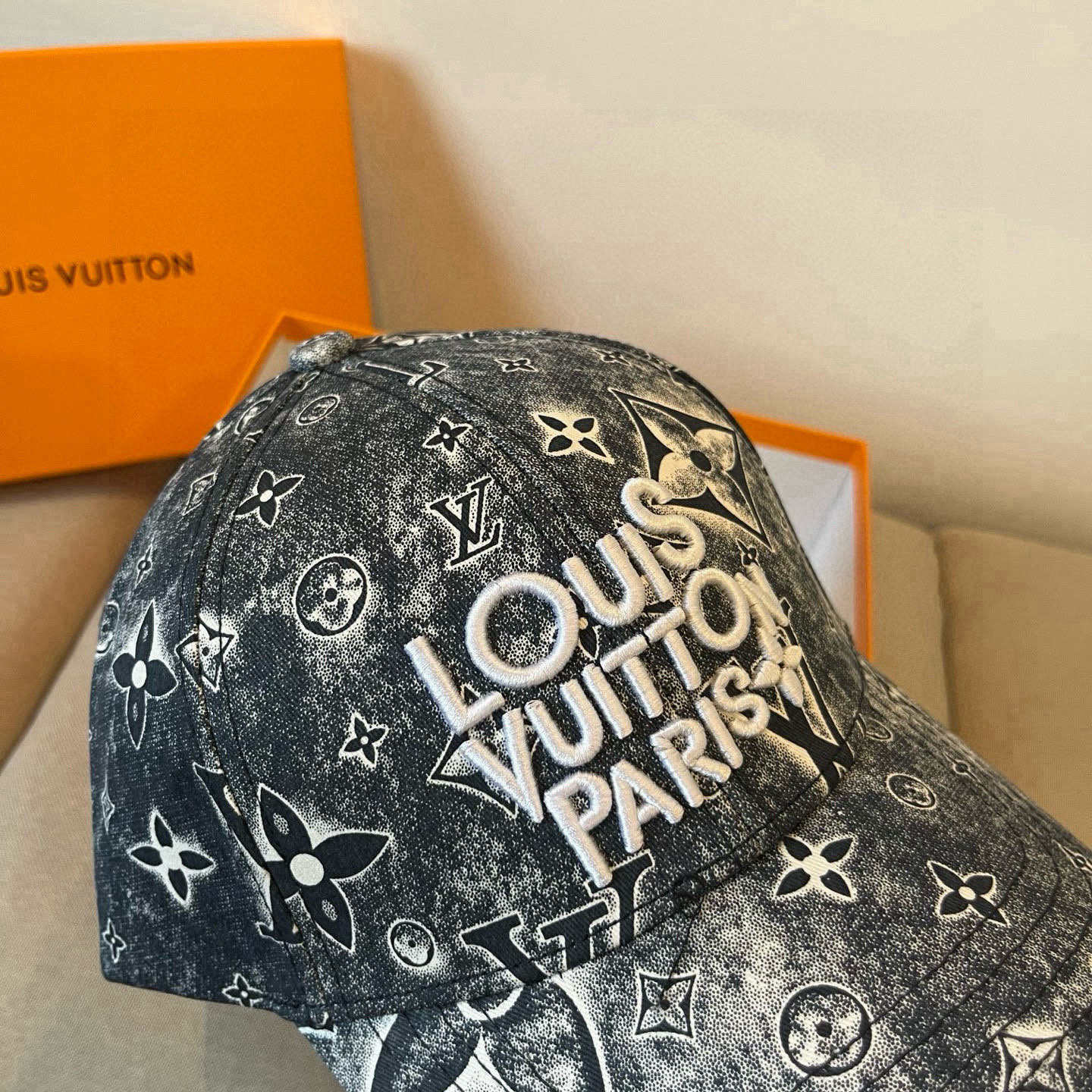 [TOP] Louis Vuitton LV Baseball Cap - Black