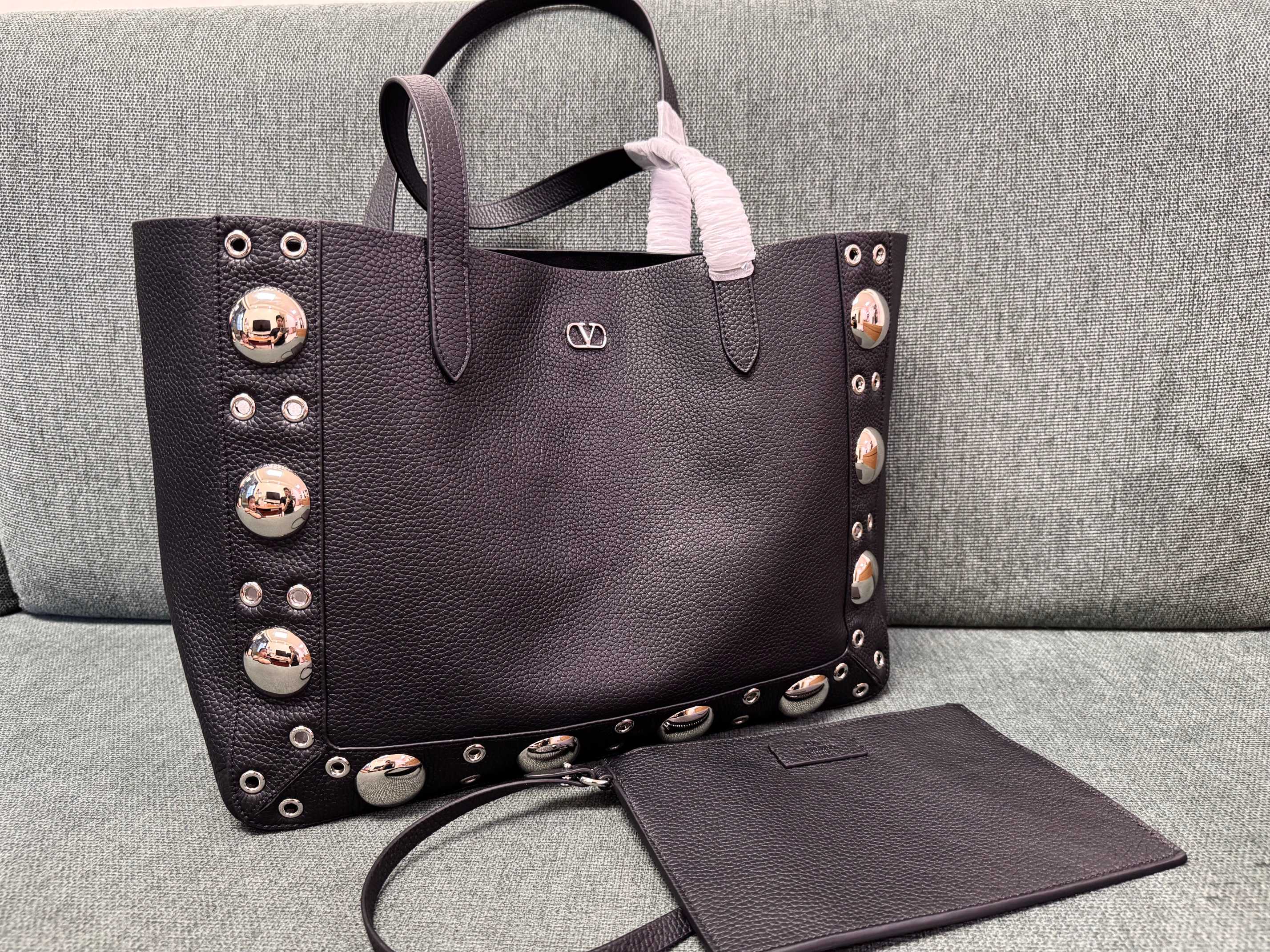 [TOP] VALENTINO Garavani NELLCÔTE  Shopping Bag 40X30X13cm -2 Colors