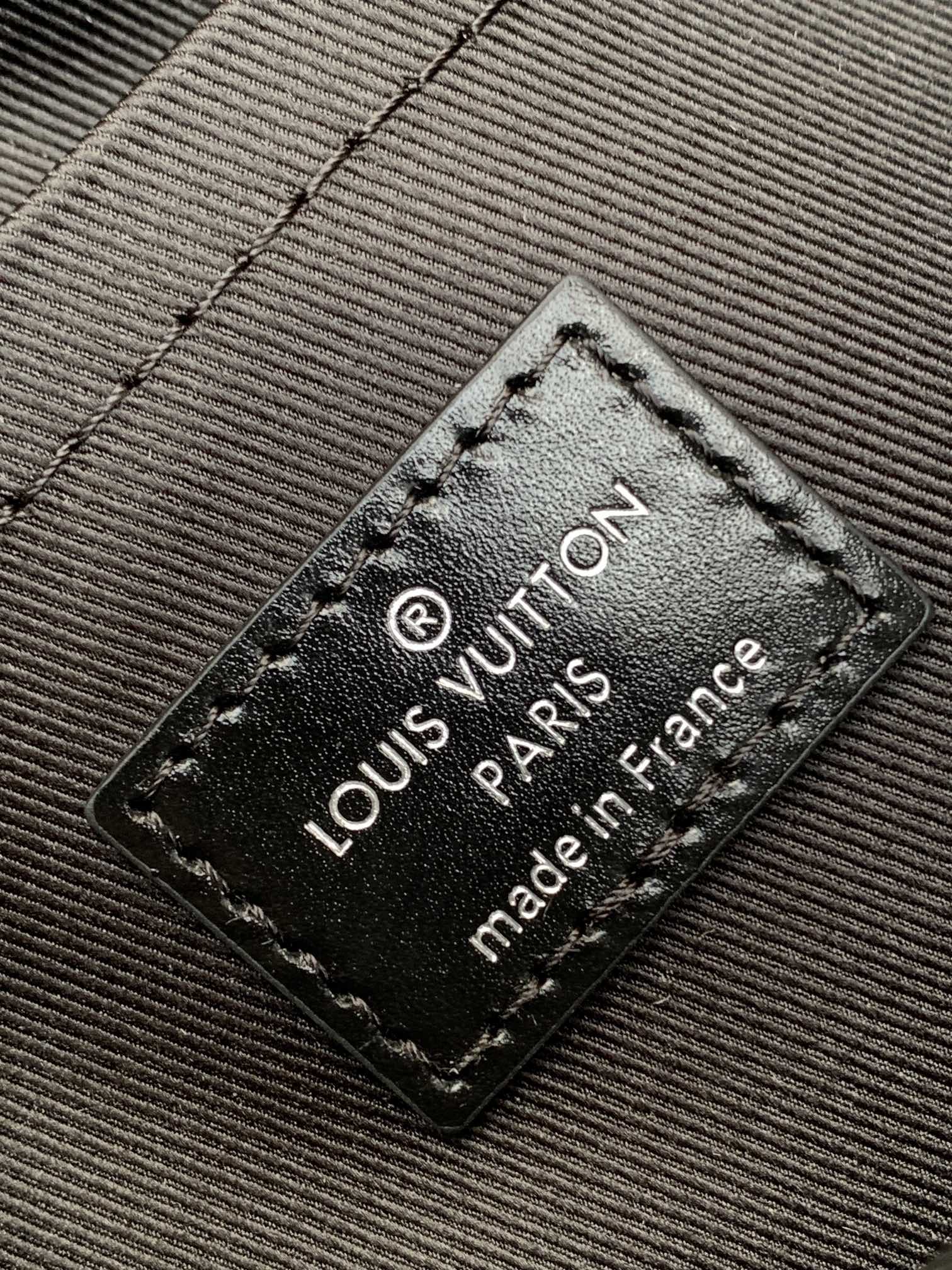 [TOP] Louis Vuitton LV Nil Handbag Cowhide 25cm - Black