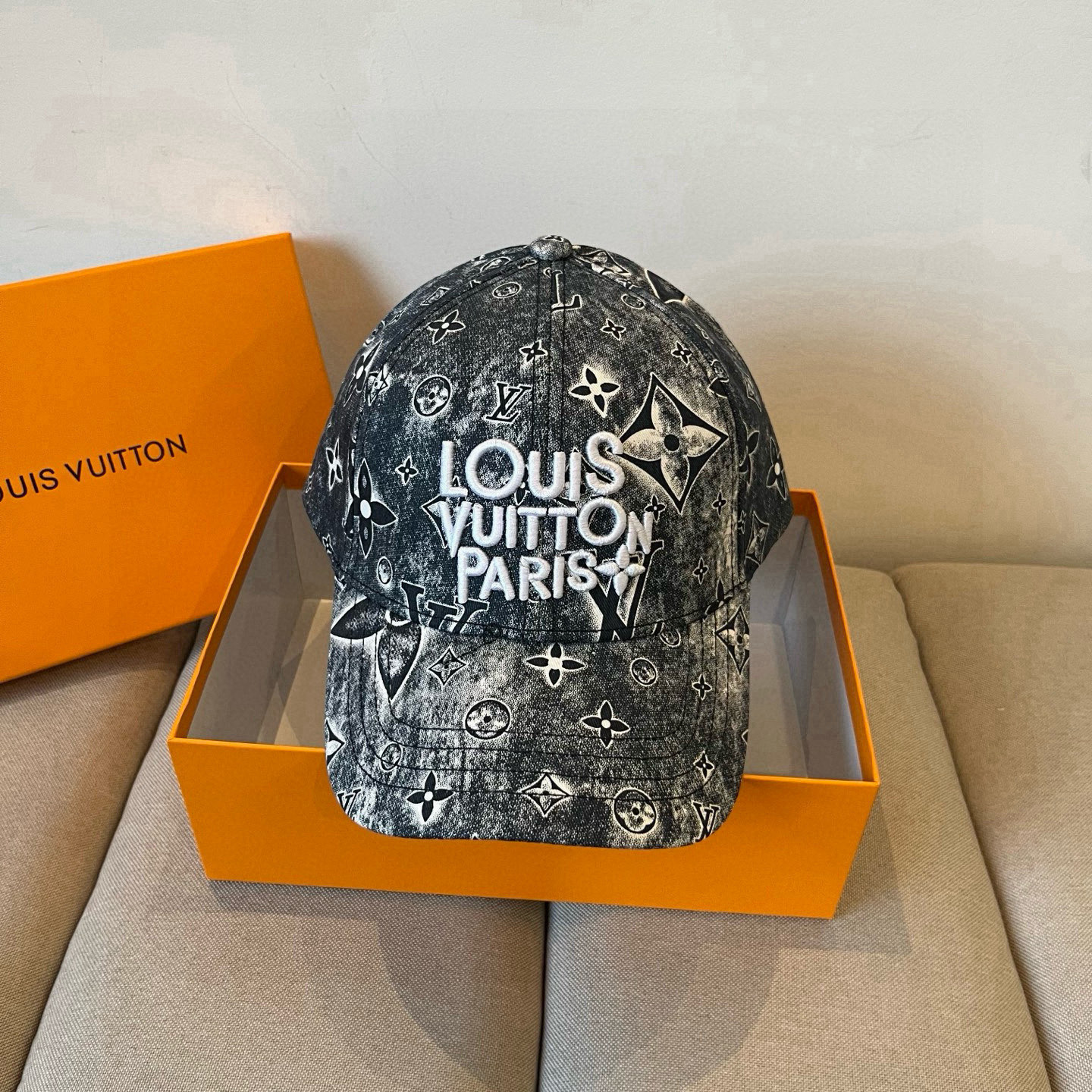 [TOP] Louis Vuitton LV Baseball Cap - Black