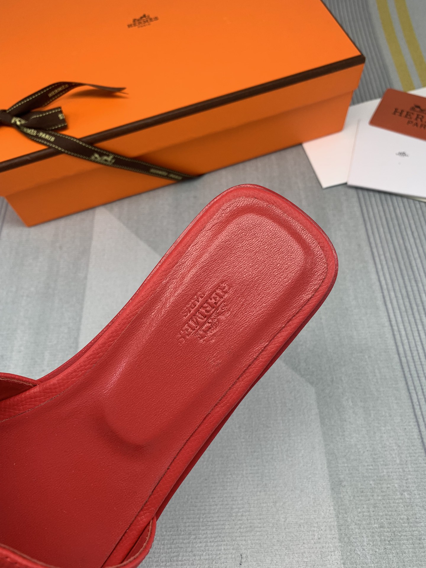 [TOP] HERMES  Sandals - Red
