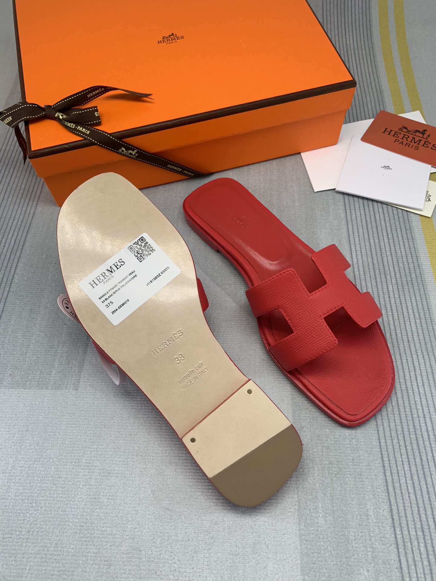 [TOP] HERMES  Sandals - Red