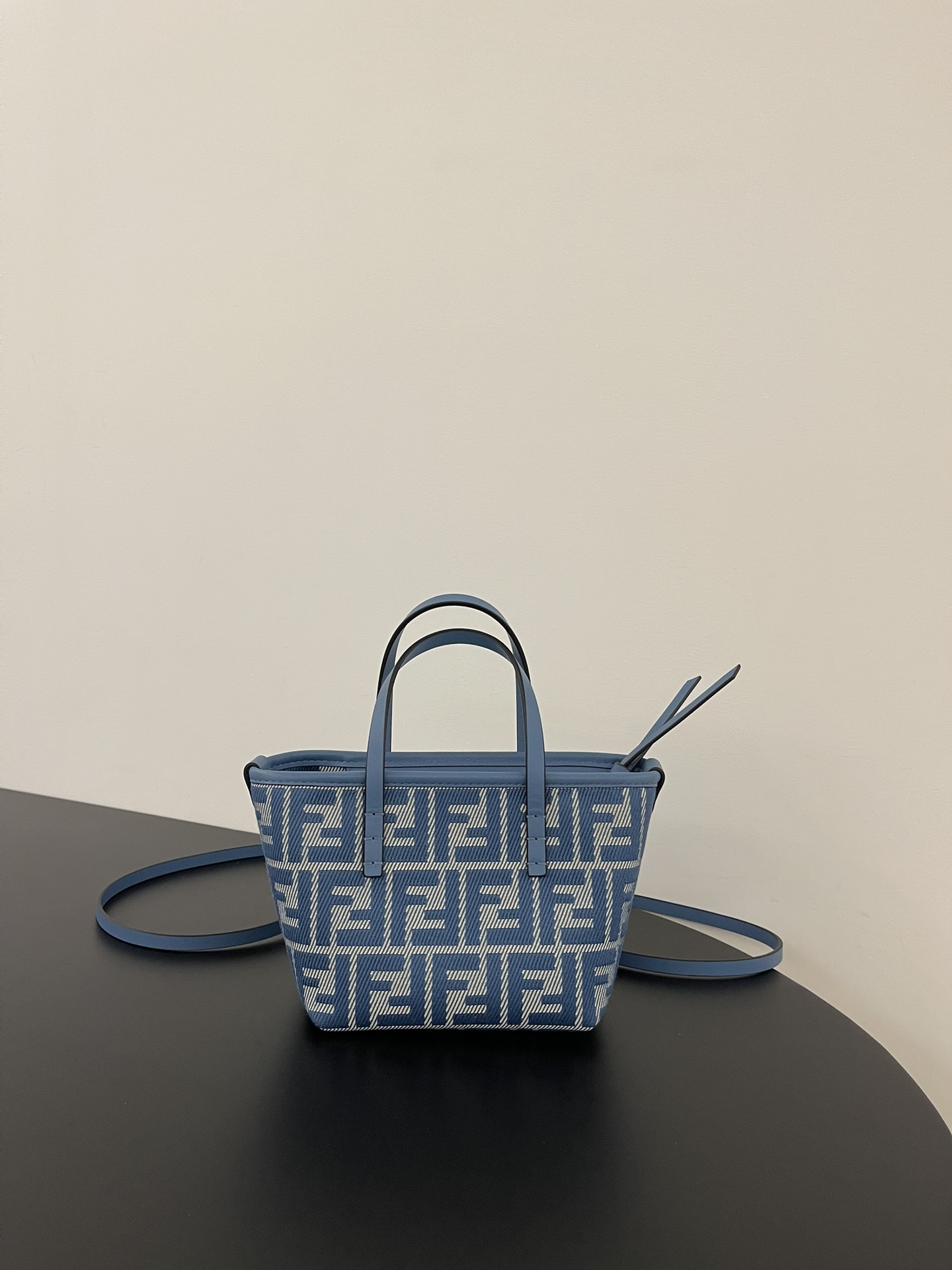 [TOP] FENDI Roll Bag Mini 23*19.5*15cm - Blue