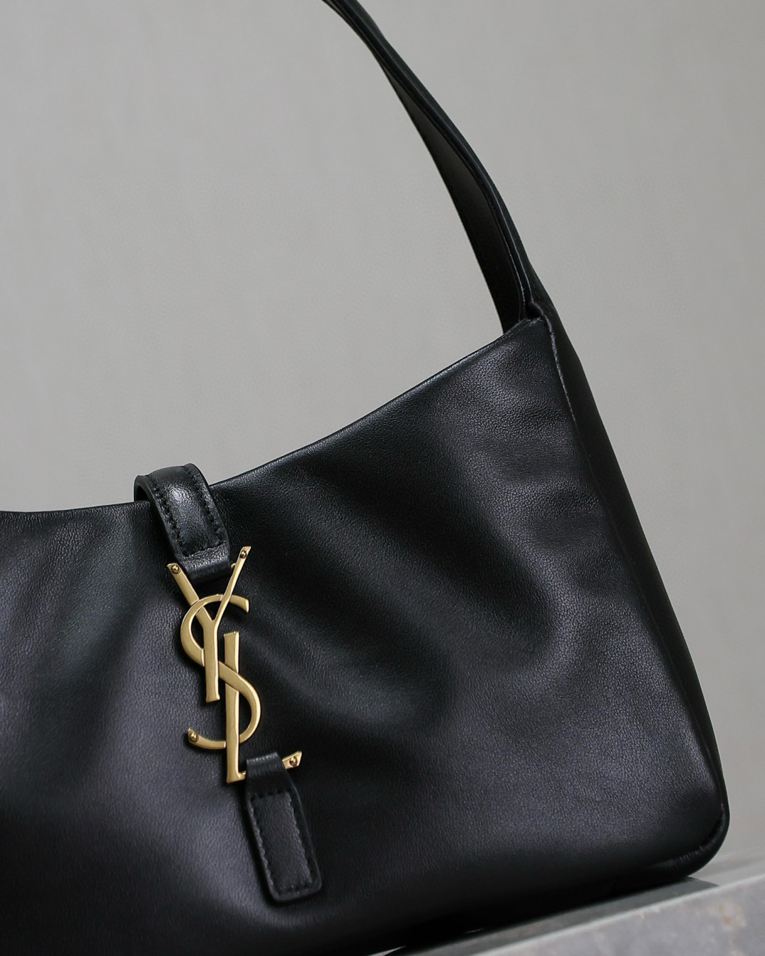 [TOP] Yves Saint Laurent YSL Le 5A7 Hobo Bag Sheepskin 25X14X6cm - Black&GHW