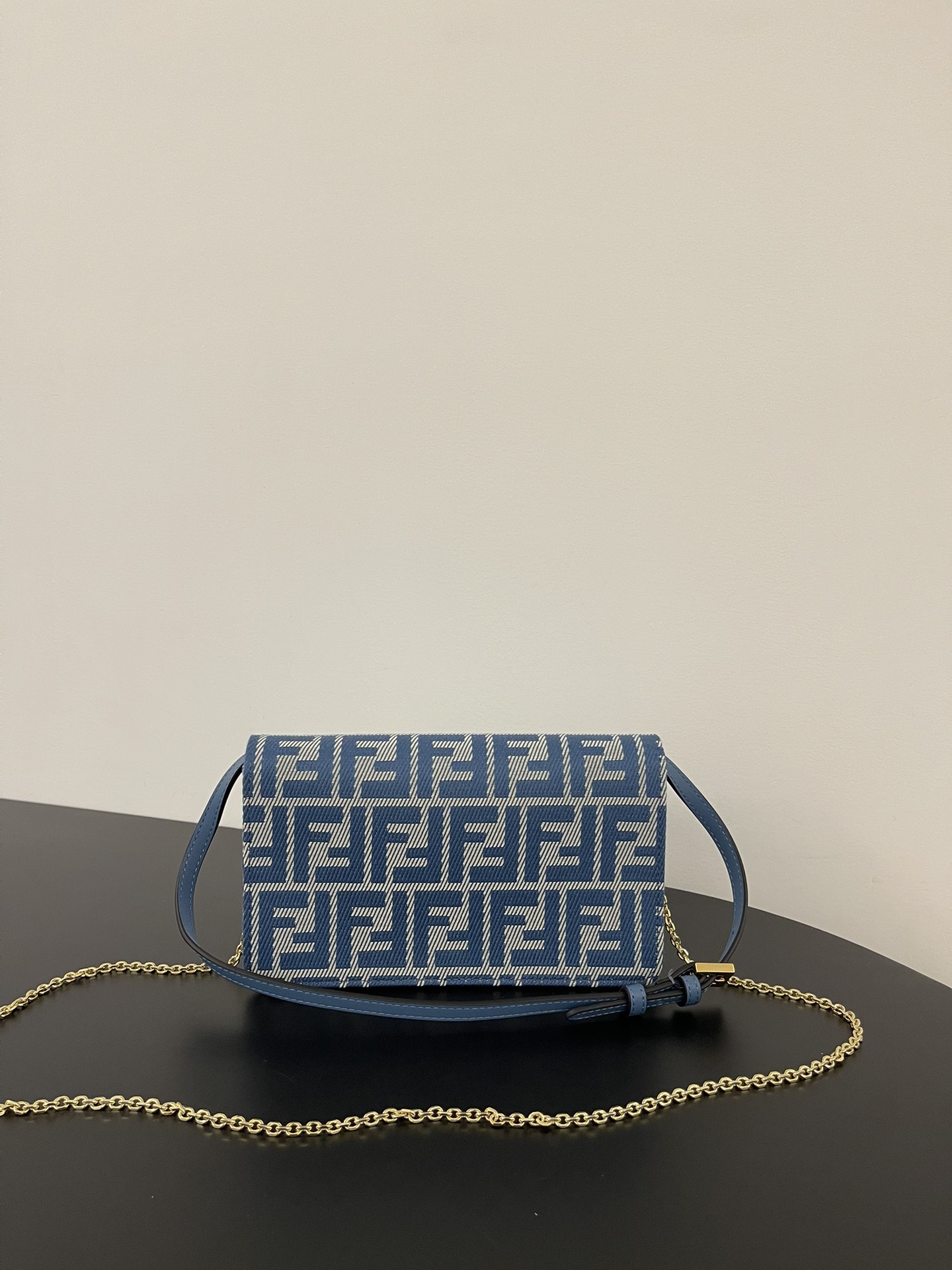 [TOP] FENDI Chain Underarm Bag 21x5x11.5cm - Blue