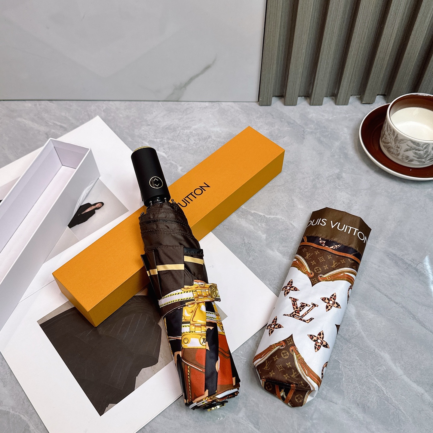 [TOP] Louis Vuitton LV Umbrella - Brown