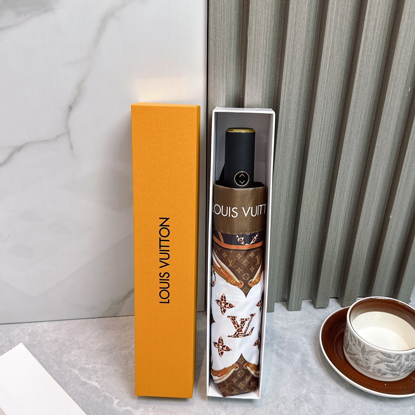 [TOP] Louis Vuitton LV Umbrella - Brown