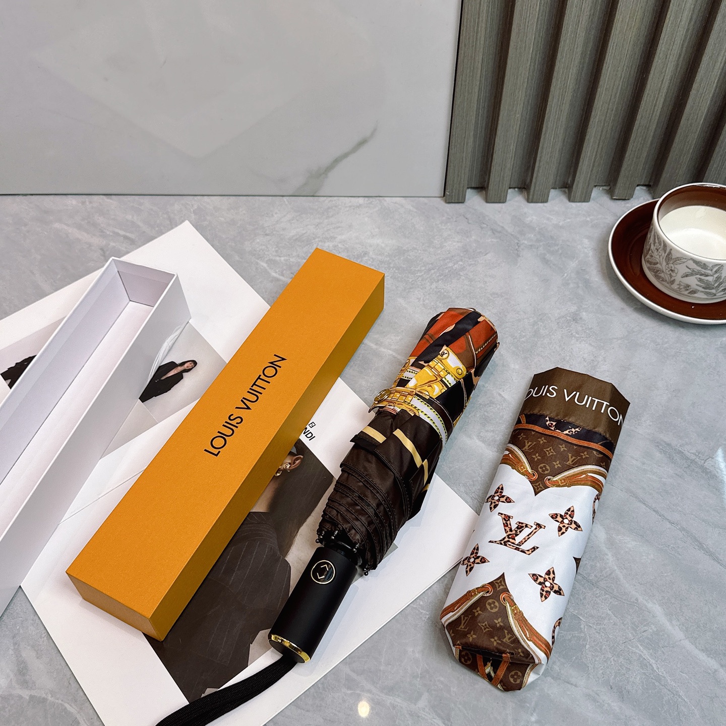 [TOP] Louis Vuitton LV Umbrella - Brown