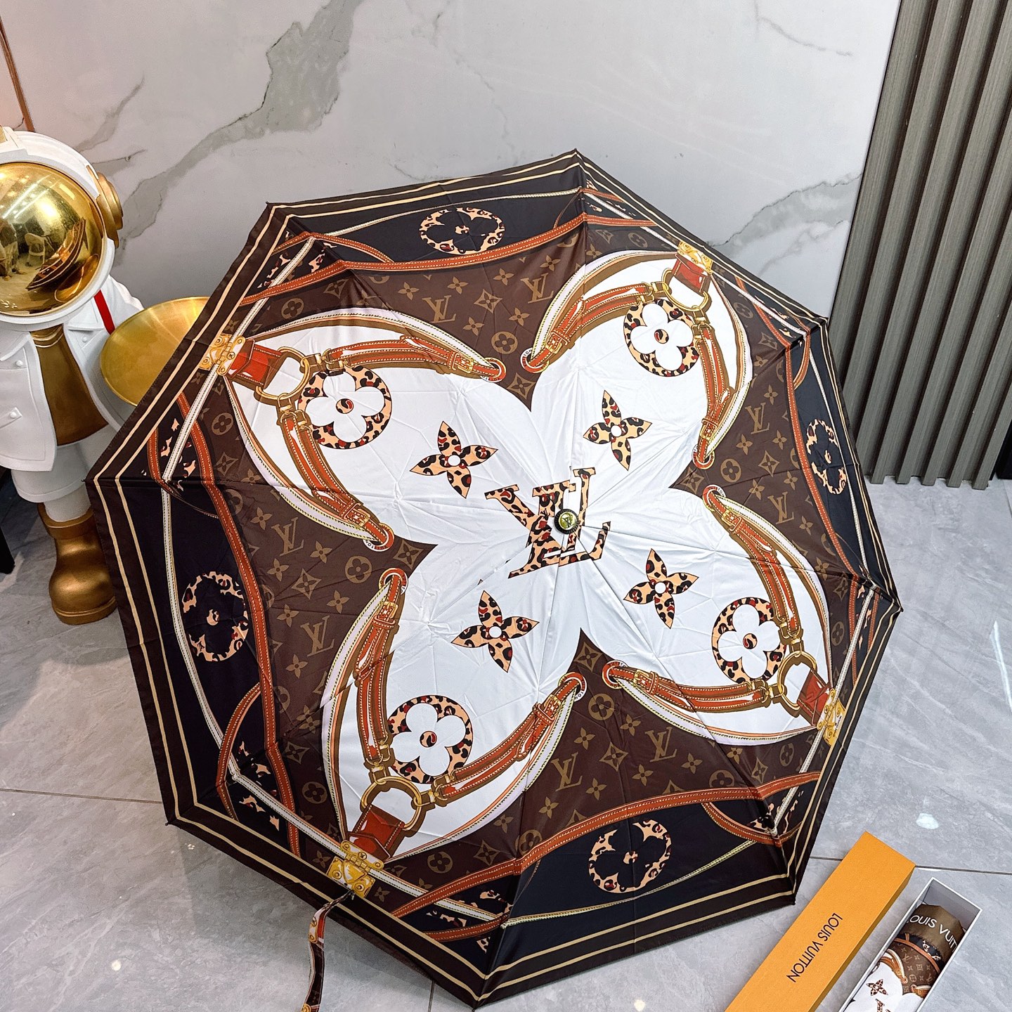 [TOP] Louis Vuitton LV Umbrella - Brown