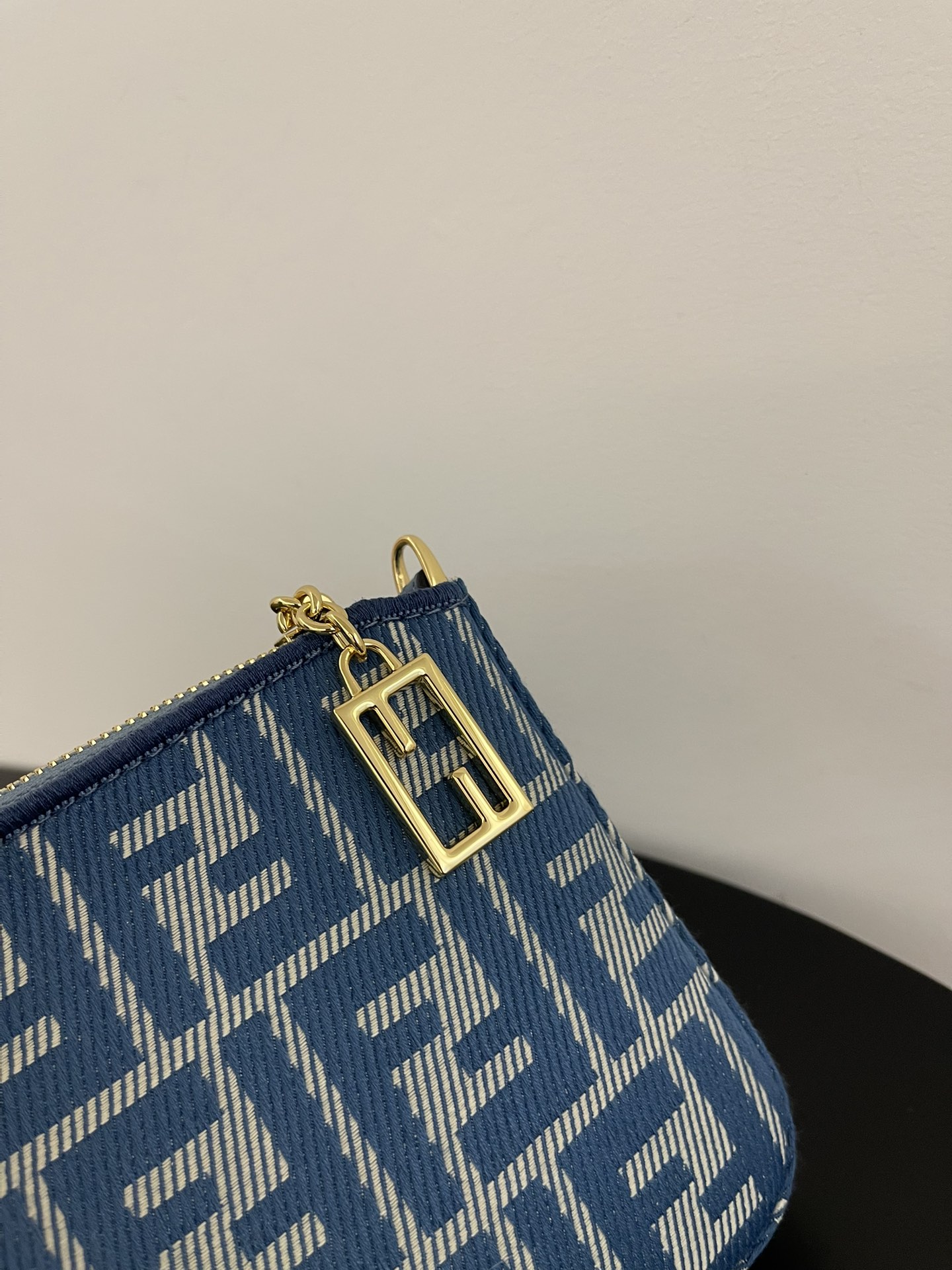 [TOP] FENDI Classic Mahjong Bag 20×3×13cm - Blue