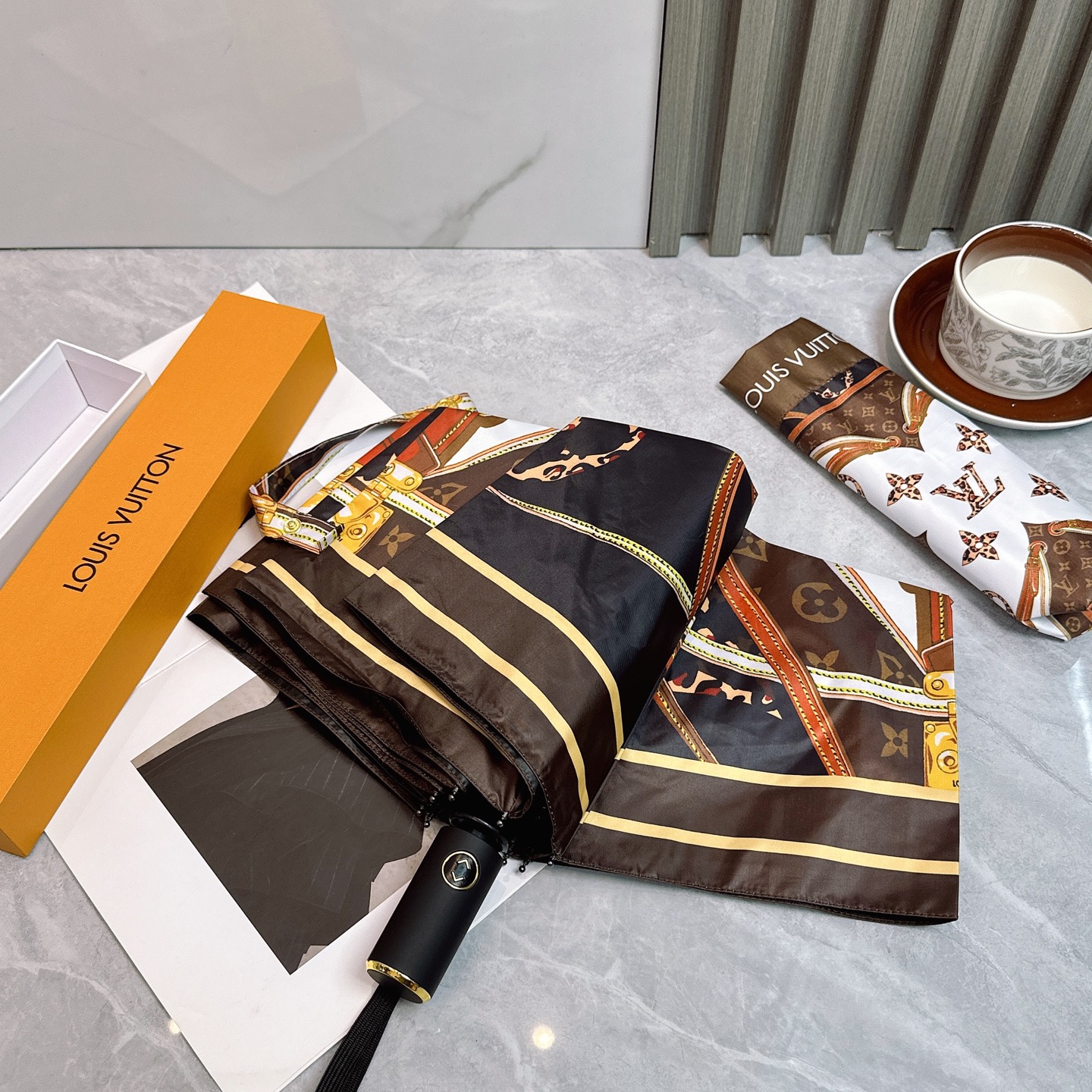 [TOP] Louis Vuitton LV Umbrella - Brown