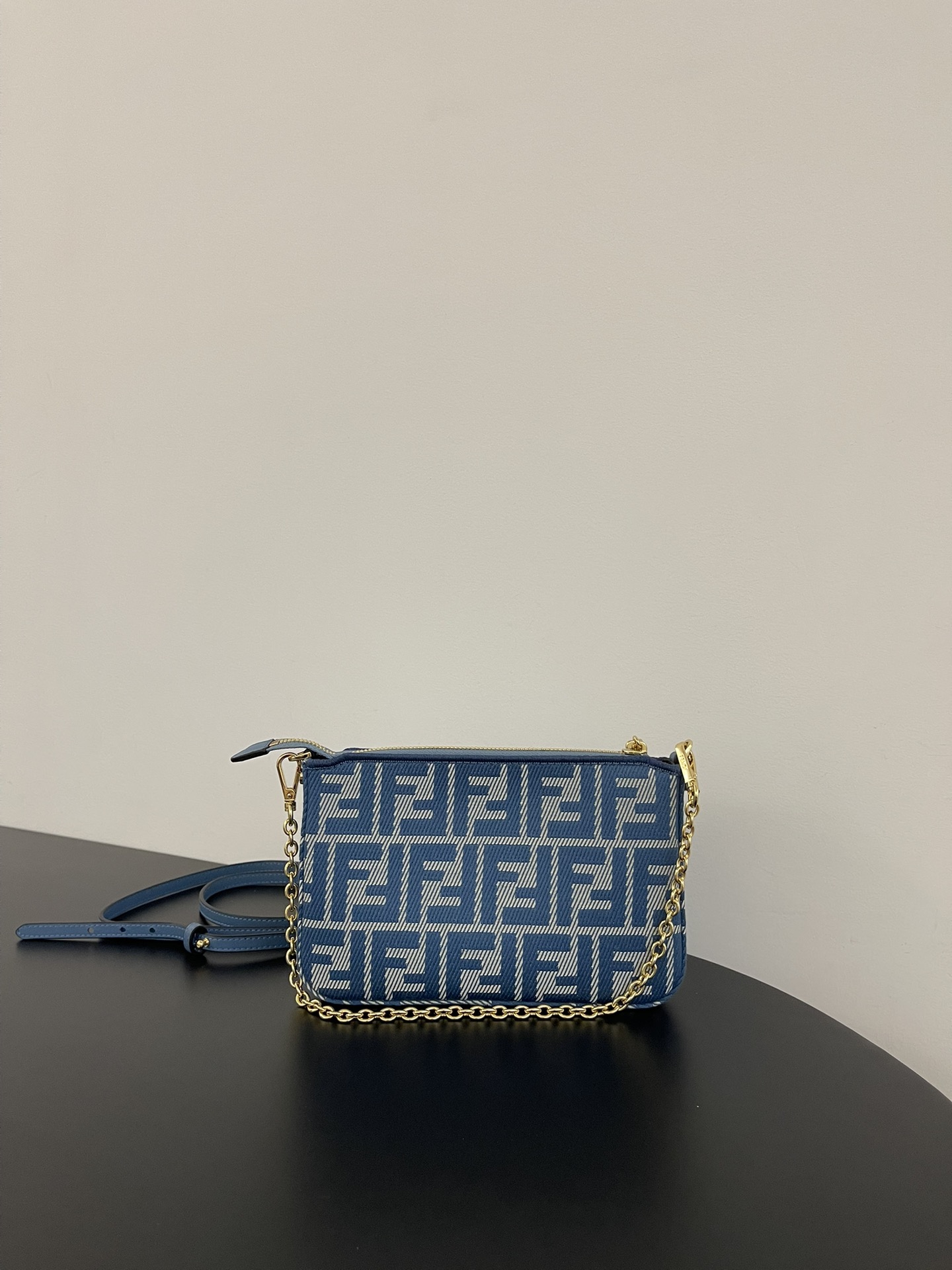[TOP] FENDI Classic Mahjong Bag 20×3×13cm - Blue