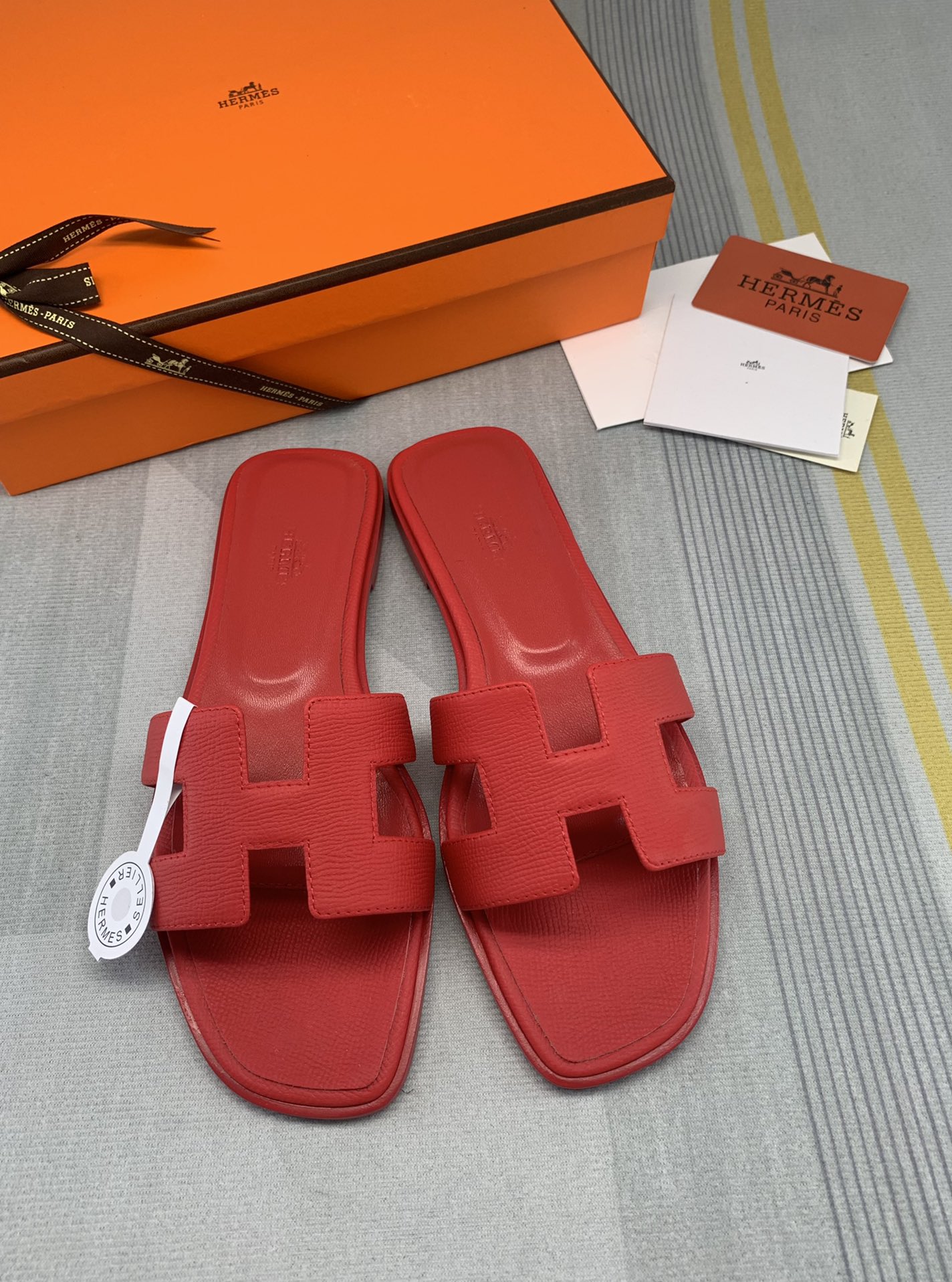 [TOP] HERMES  Sandals - Red