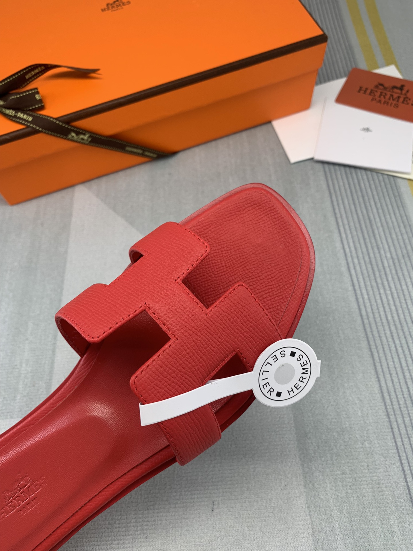 [TOP] HERMES  Sandals - Red