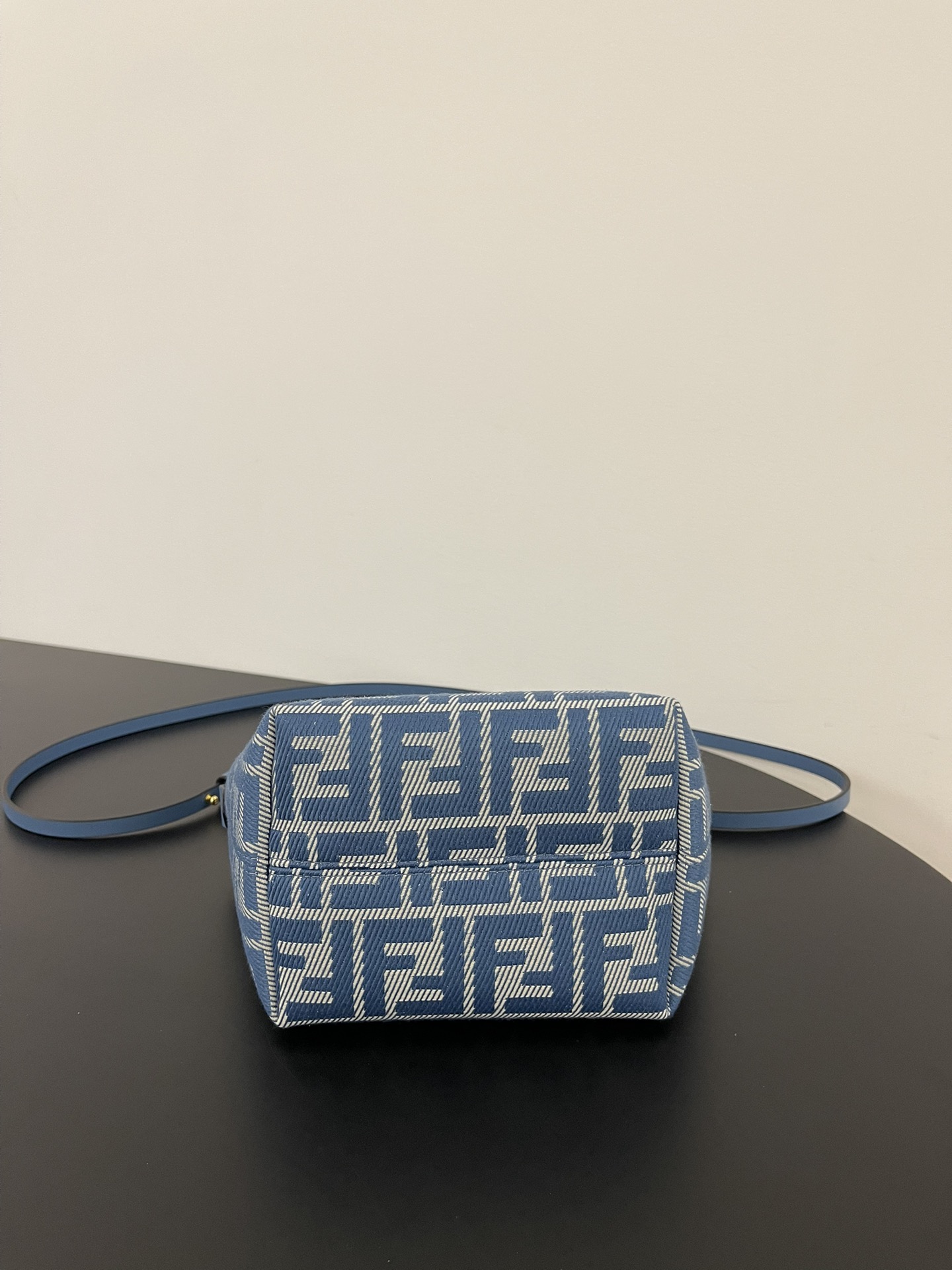 [TOP] FENDI Roll Bag Mini 23*19.5*15cm - Blue