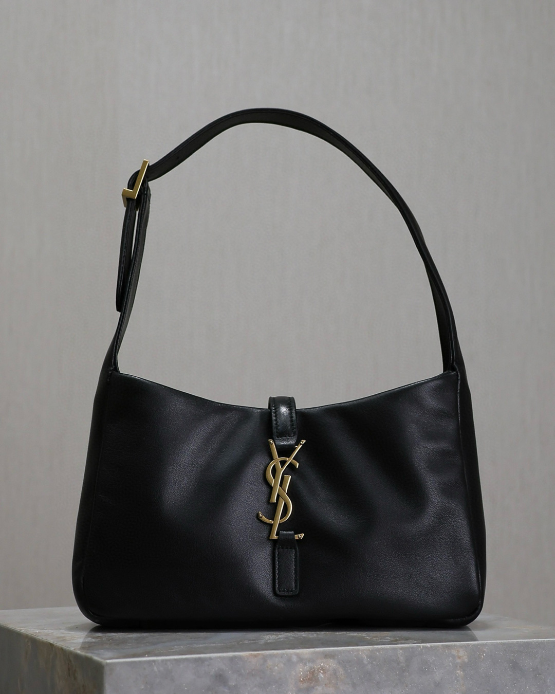 [TOP] Yves Saint Laurent YSL Le 5A7 Hobo Bag Sheepskin 25X14X6cm - Black&GHW
