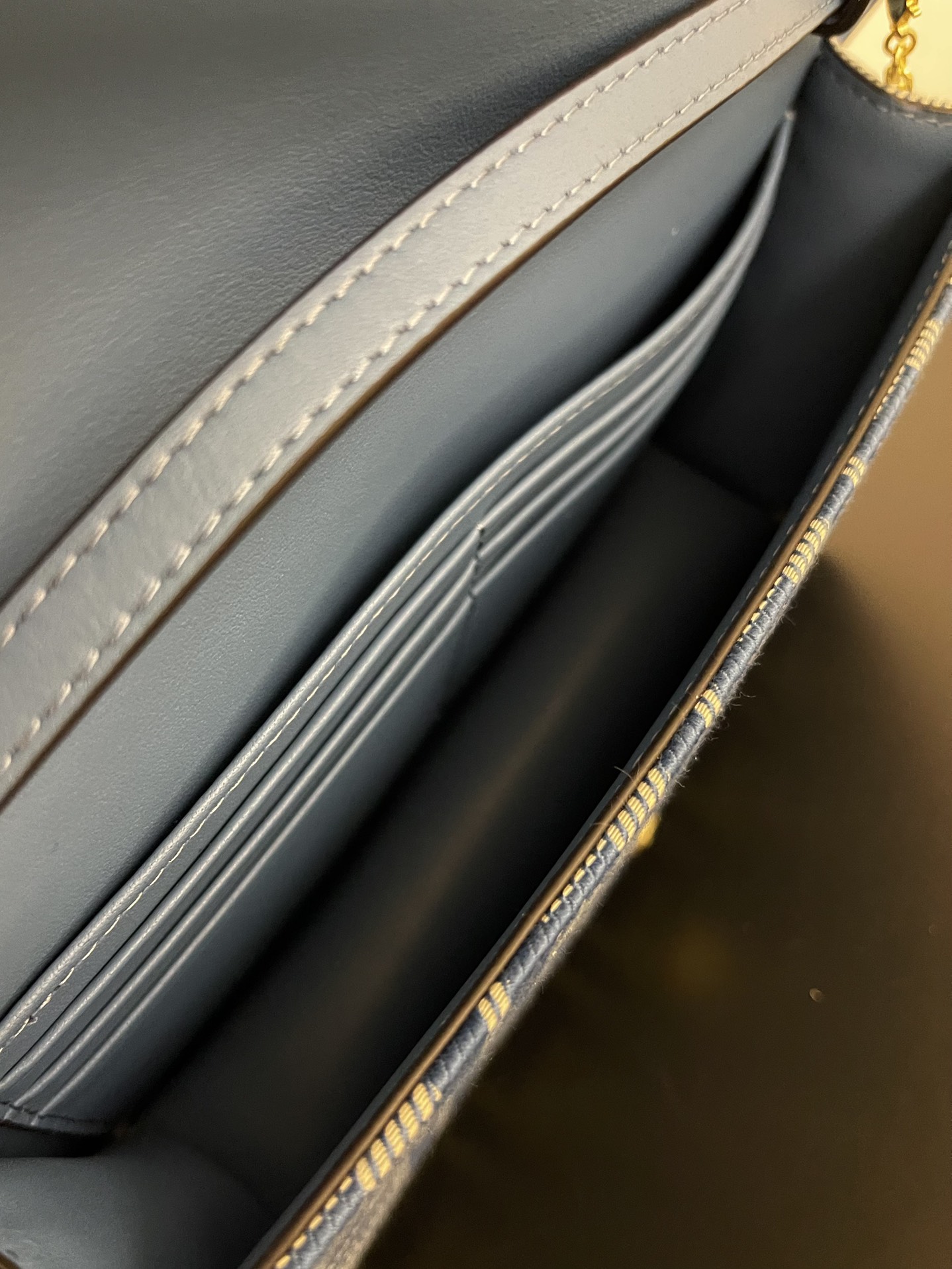 [TOP] FENDI Chain Underarm Bag 21x5x11.5cm - Blue