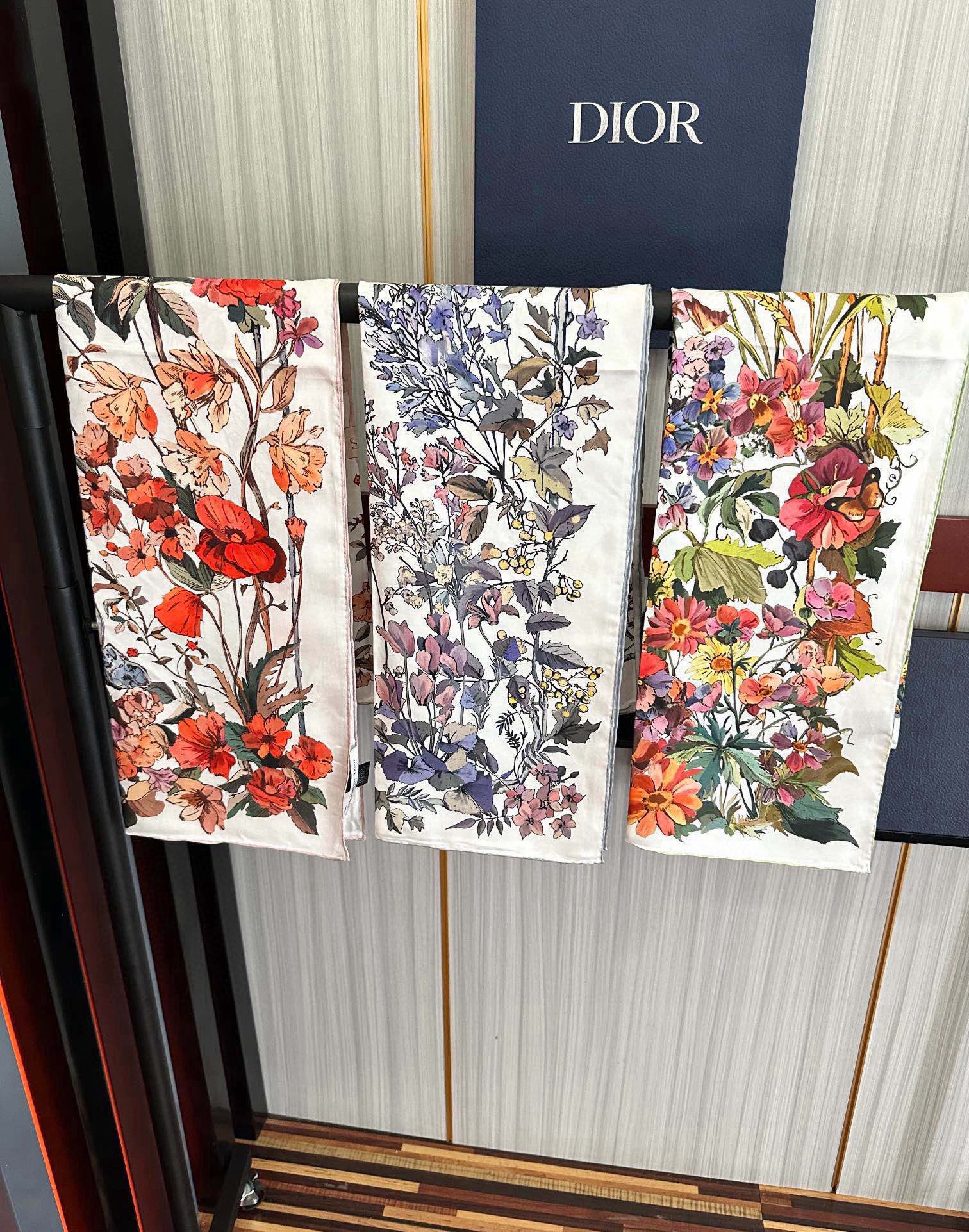 [TOP] Christian Dior Silk Scarf 90x90 cm - 3 Colors