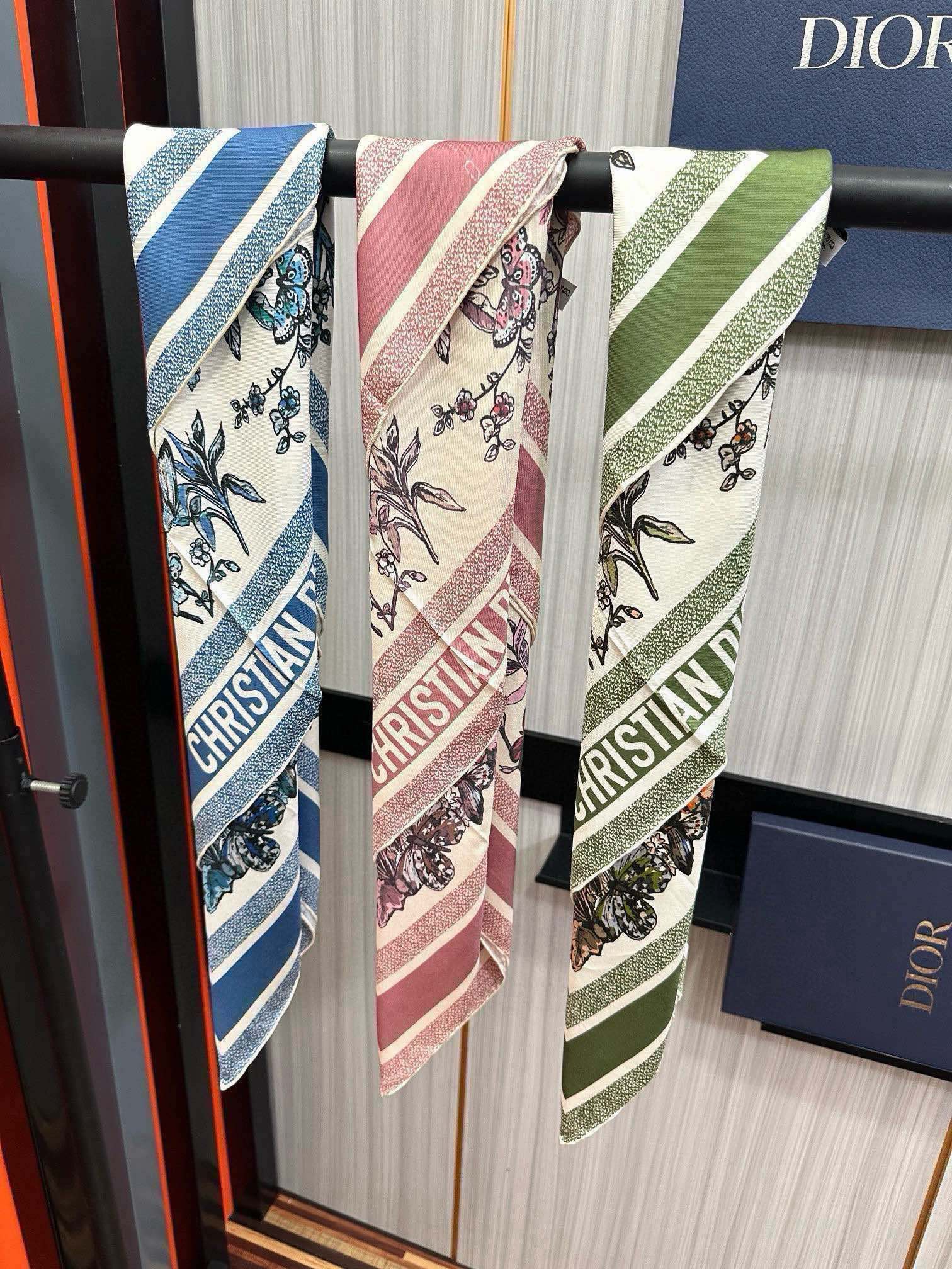 [TOP] Christian Dior Silk Scarf 90x90 cm - 3 Colors