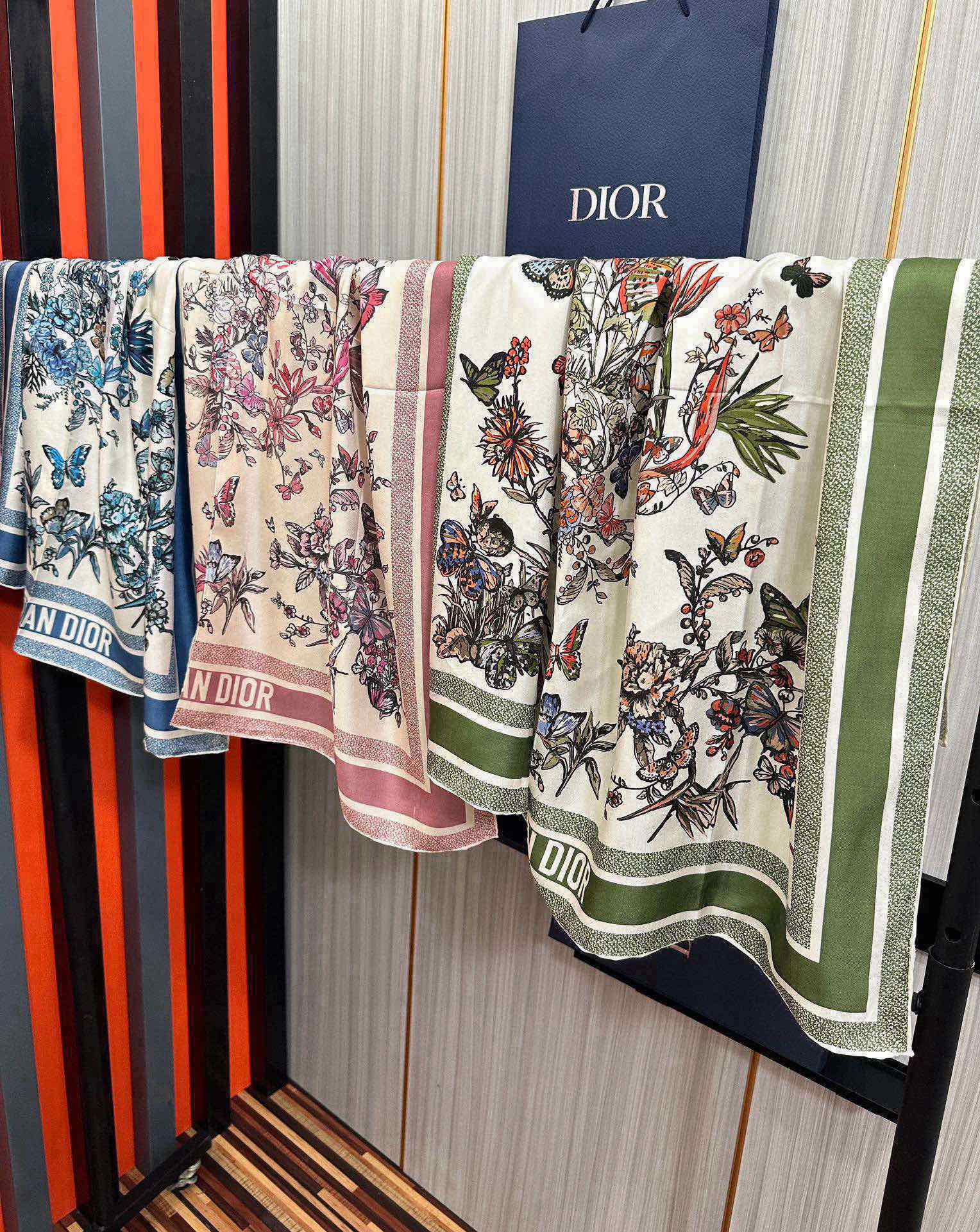 [TOP] Christian Dior Silk Scarf 90x90 cm - 3 Colors