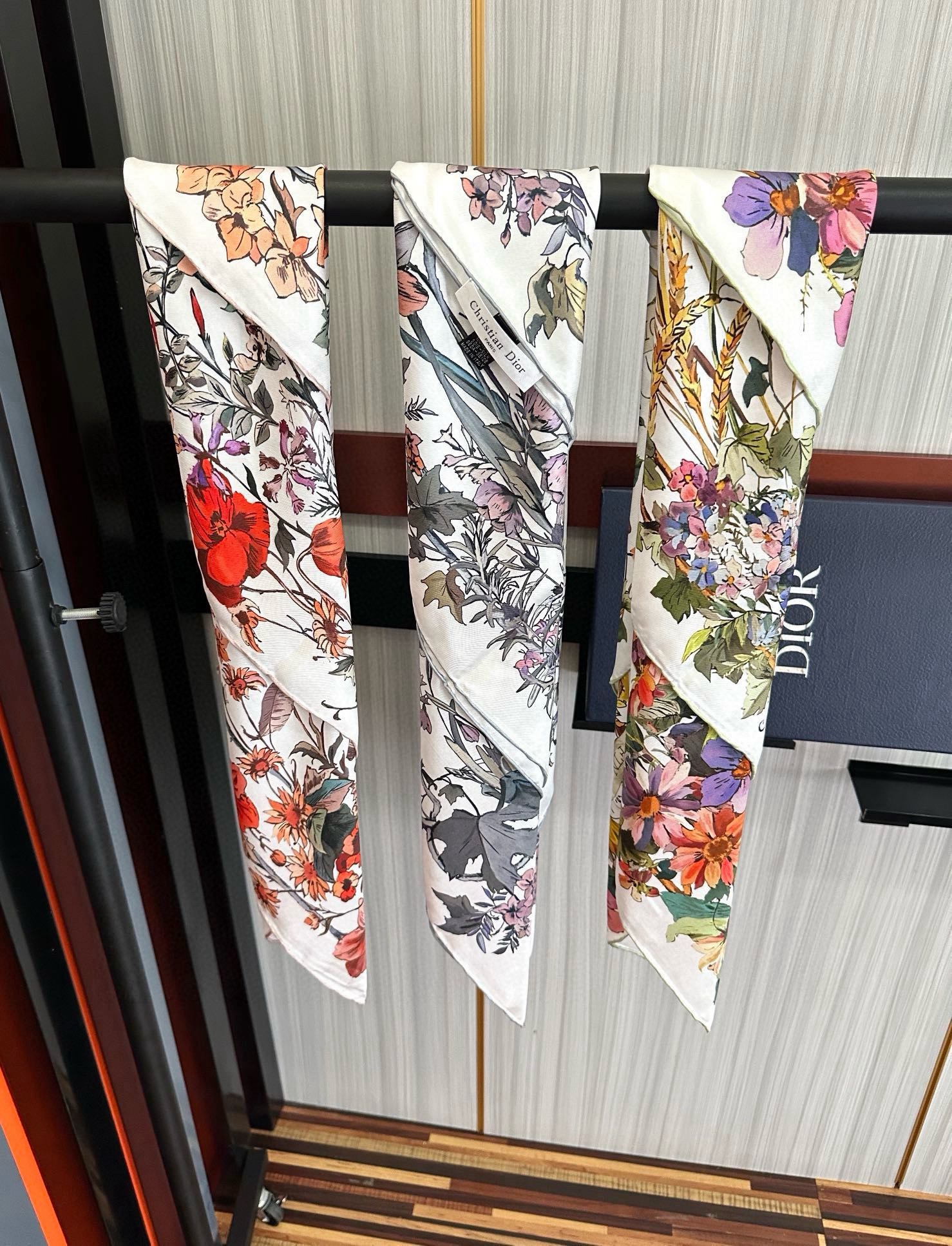 [TOP] Christian Dior Silk Scarf 90x90 cm - 3 Colors