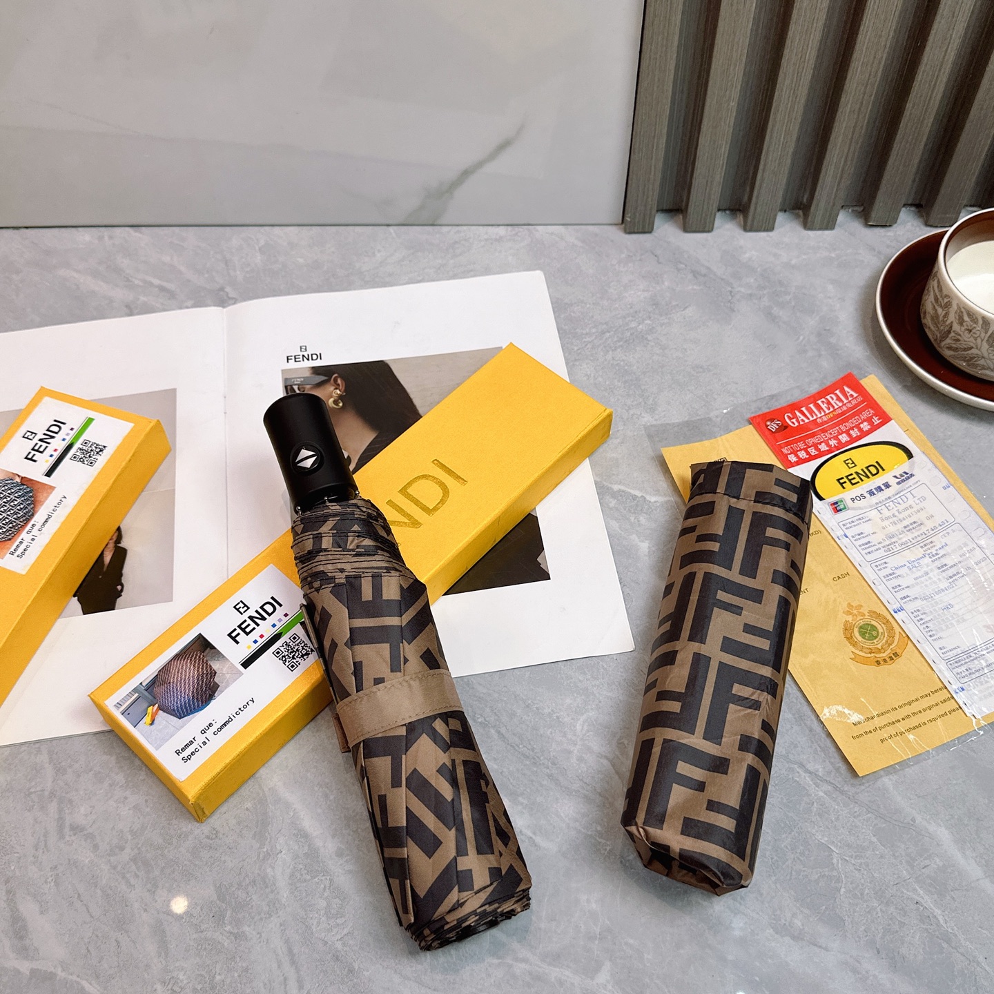 [TOP] FENDI Umbrella - Brown