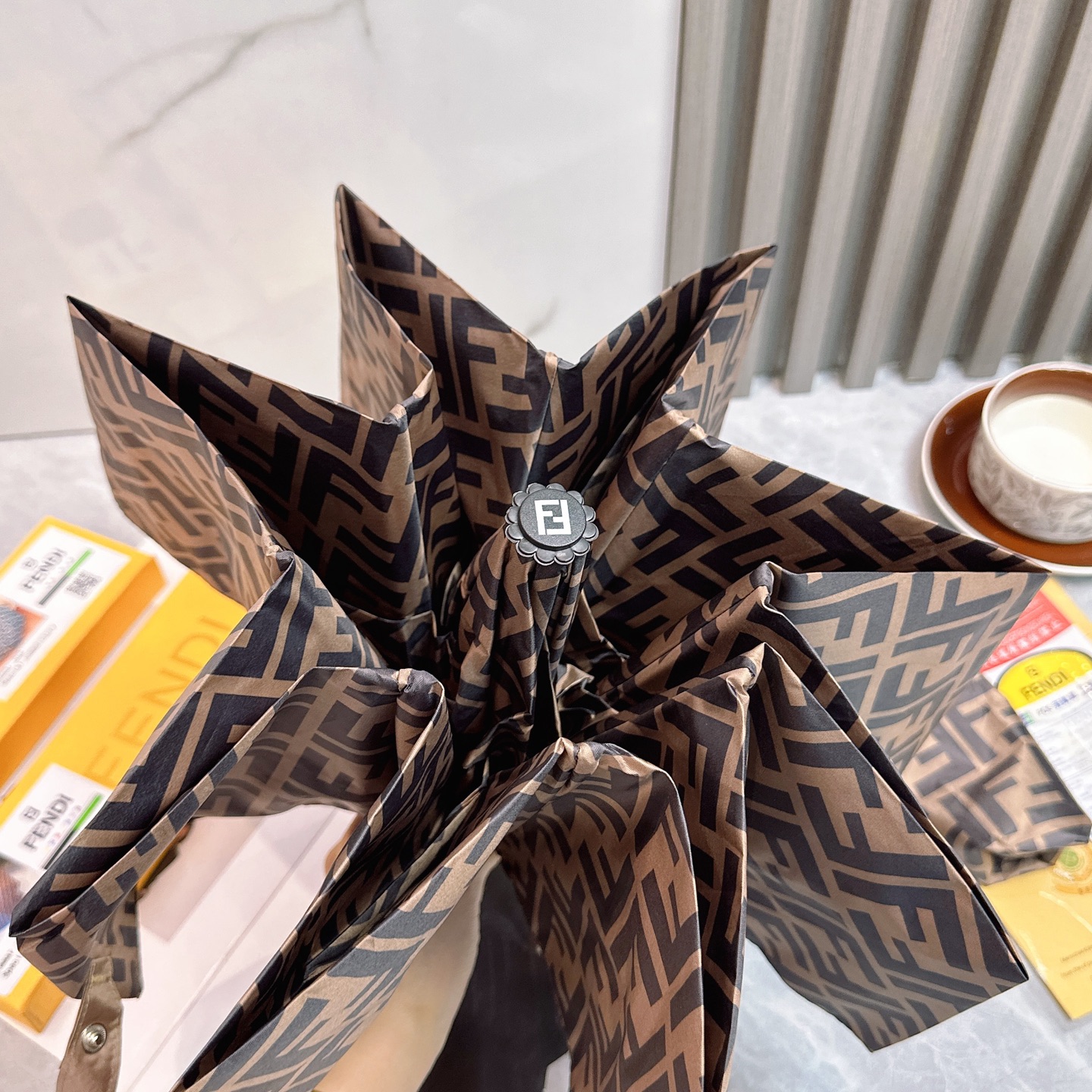 [TOP] FENDI Umbrella - Brown