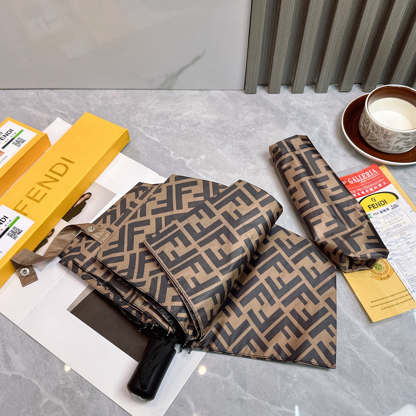 [TOP] FENDI Umbrella - Brown