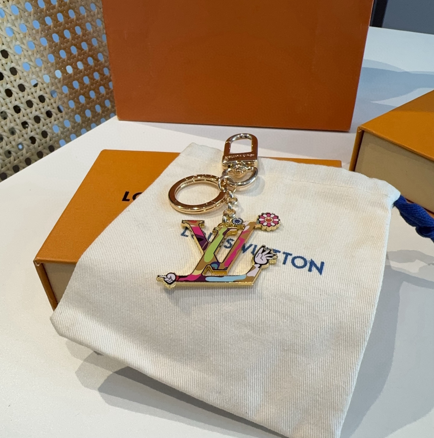 [TOP] Louis Vuitton LV ×TM Iconic Supertlat Key Chain  - Gold