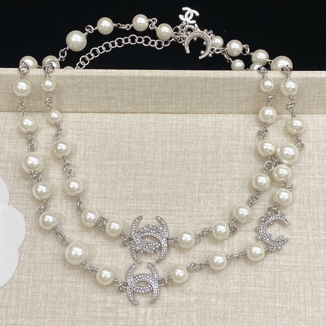 [TOP] CHANEL Sweater Necklace with Pearls - Silver