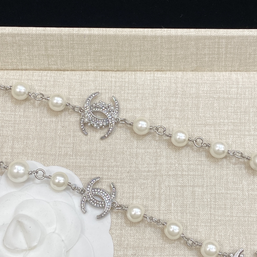 [TOP] CHANEL Sweater Necklace with Pearls - Silver