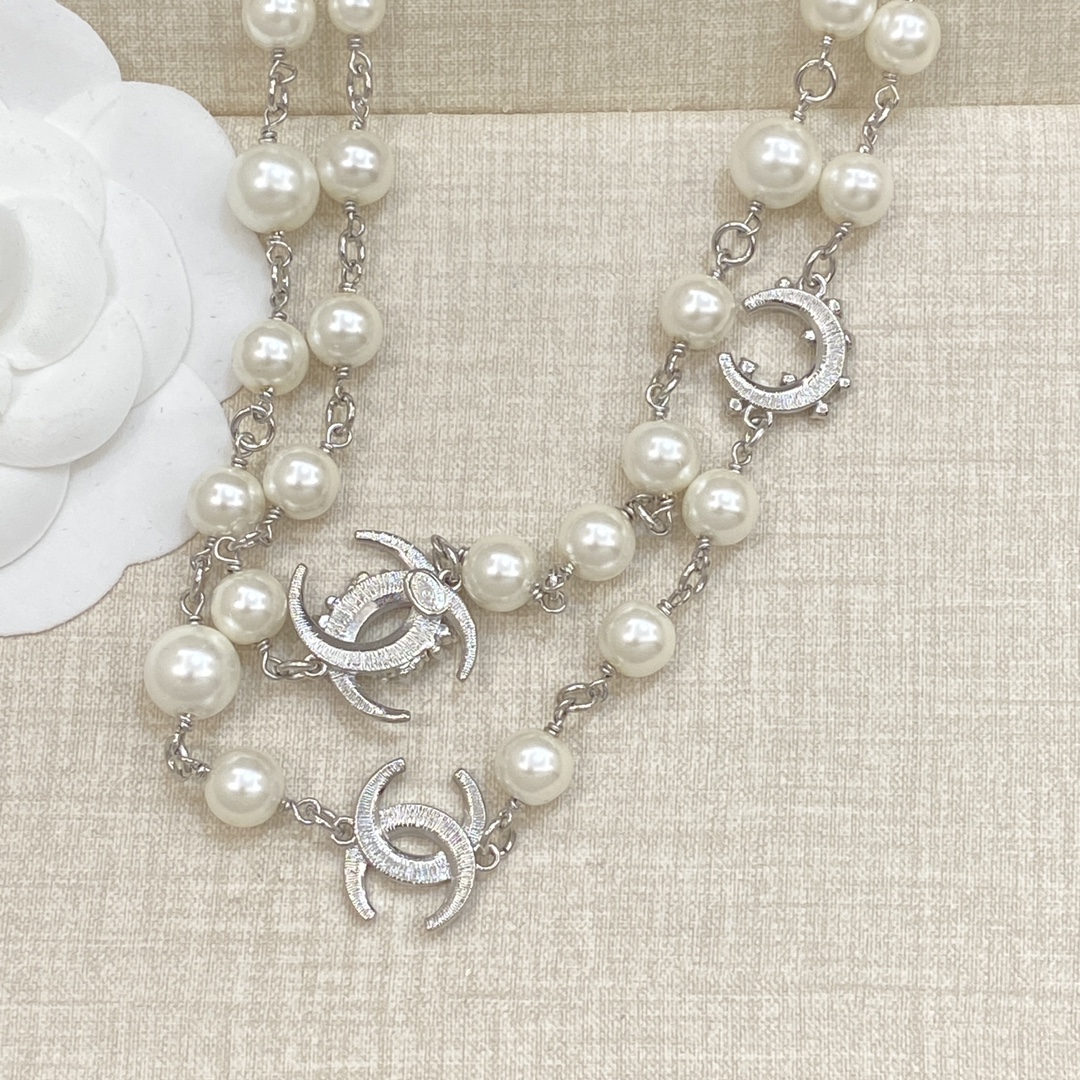 [TOP] CHANEL Sweater Necklace with Pearls - Silver