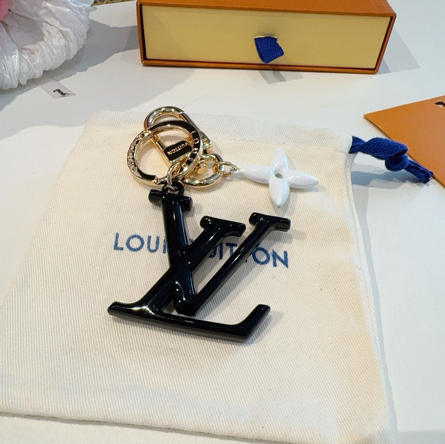 [TOP] Louis Vuitton LV Enamel Buckle Letters Key Chain - 6 Color