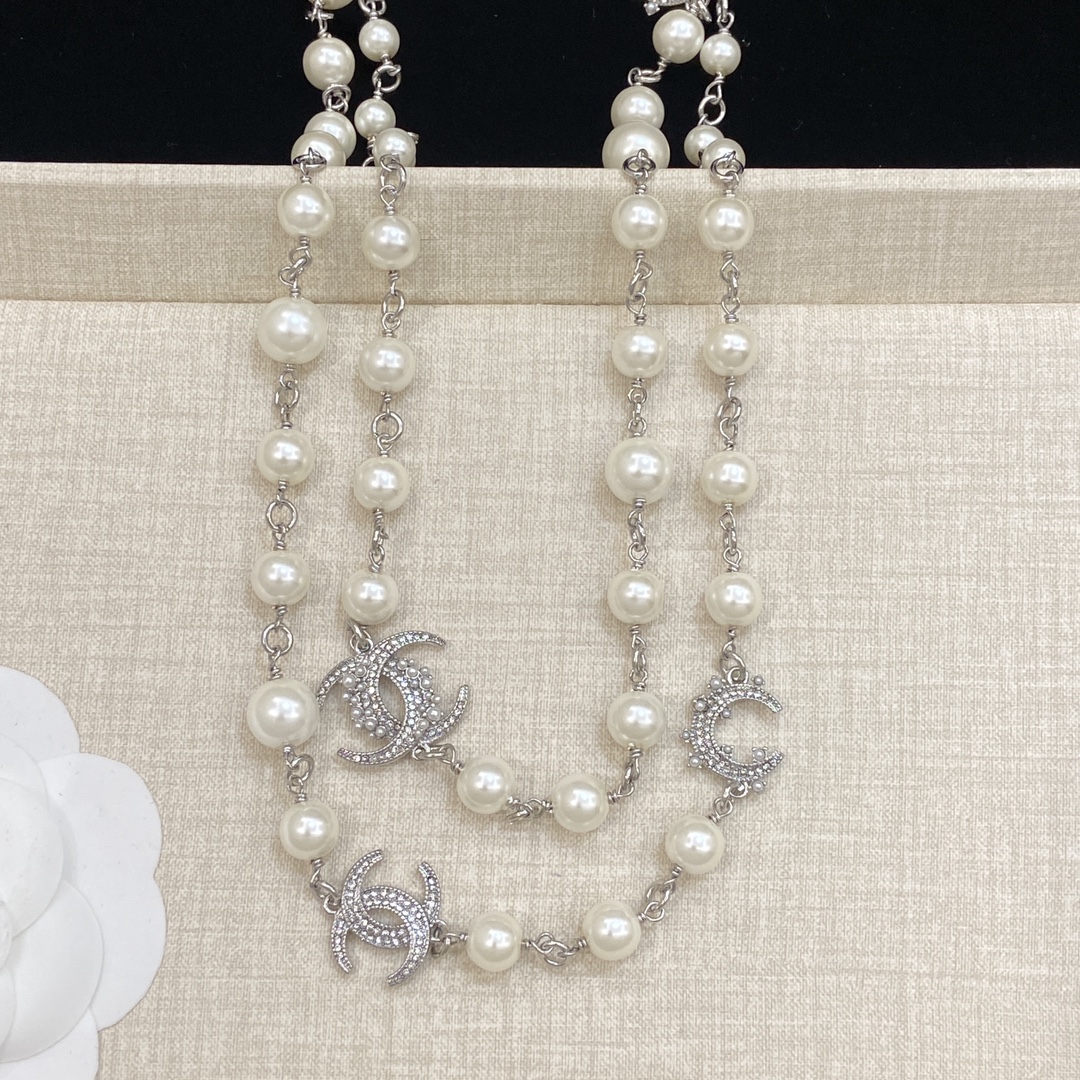 [TOP] CHANEL Sweater Necklace with Pearls - Silver