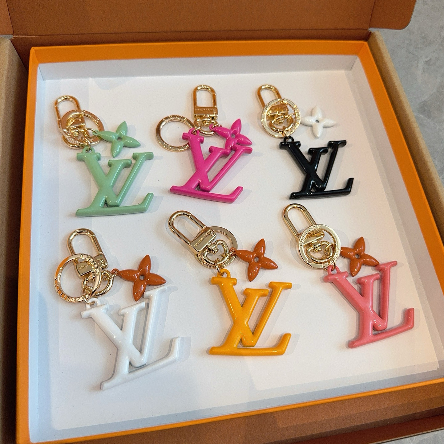 [TOP] Louis Vuitton LV Enamel Buckle Letters Key Chain - 6 Color
