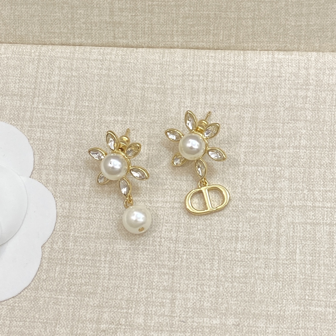 [TOP] Christian Dior Necklace/Bracelet/Earrings/Rings/Hairpin - Gold