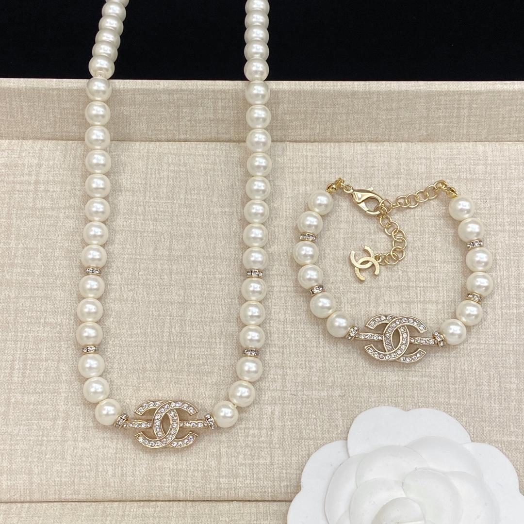 [TOP] CHANEL Necklace + Bracelet Set - Gold