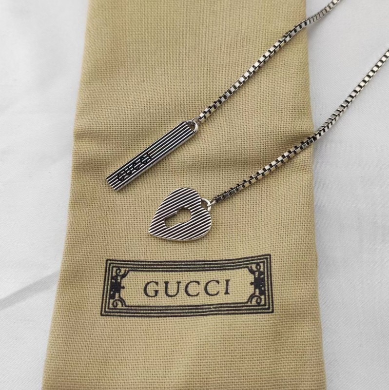 [TOP] GUCCI Heart Shape Necklace - Silver