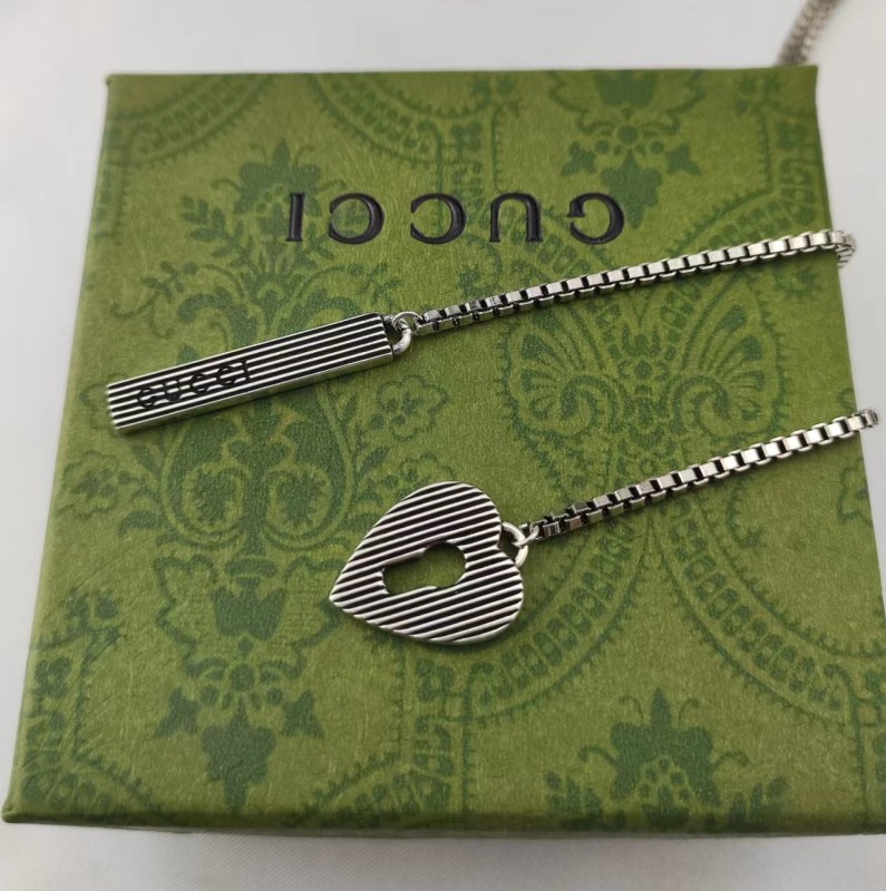 [TOP] GUCCI Heart Shape Necklace - Silver