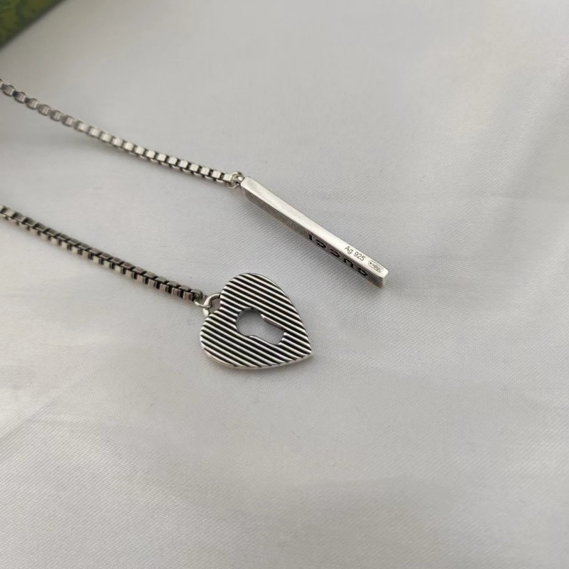 [TOP] GUCCI Heart Shape Necklace - Silver