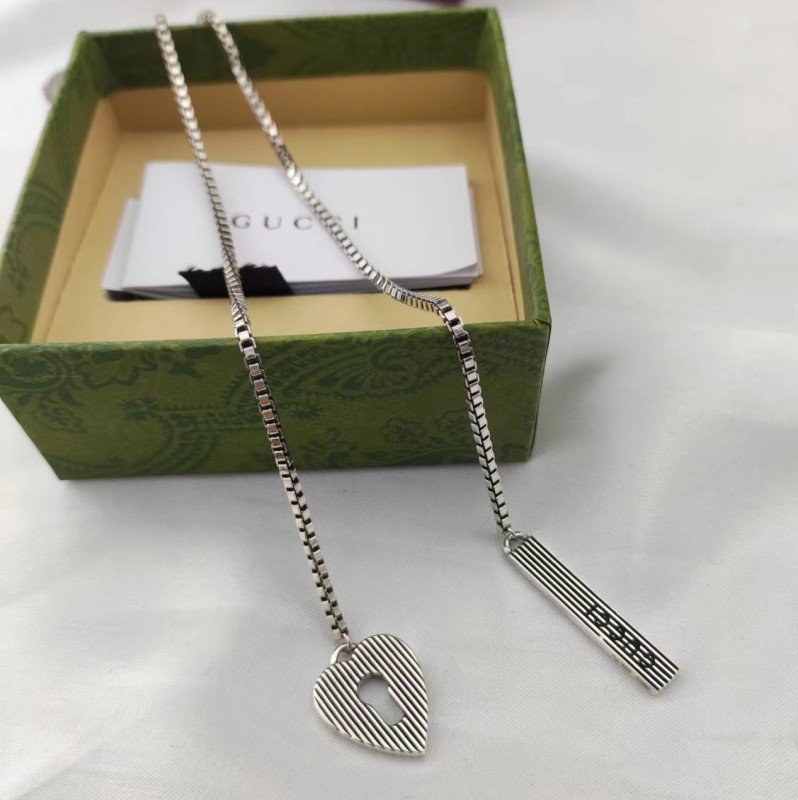 [TOP] GUCCI Heart Shape Necklace - Silver