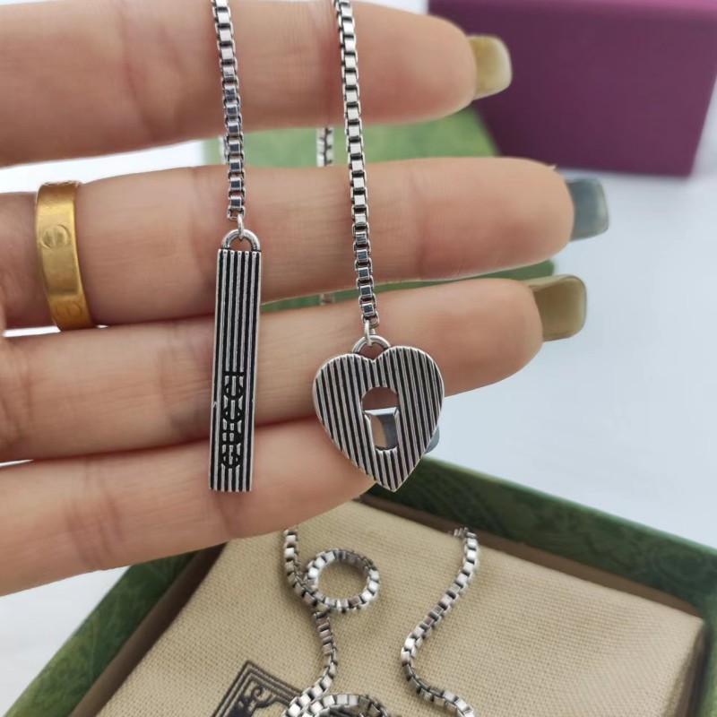 [TOP] GUCCI Heart Shape Necklace - Silver