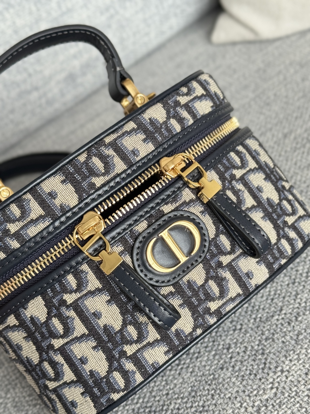 [TOP] Christian Dior 30 Montaigne Vanity Bag 16.5x8x9.5cm  - Blue