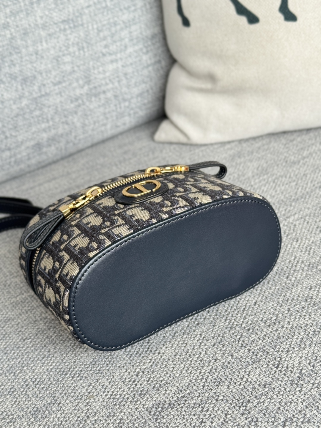 [TOP] Christian Dior 30 Montaigne Vanity Bag 16.5x8x9.5cm  - Blue