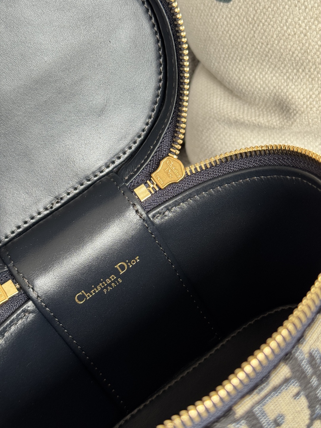 [TOP] Christian Dior 30 Montaigne Vanity Bag 16x11x9.5cm  - Blue